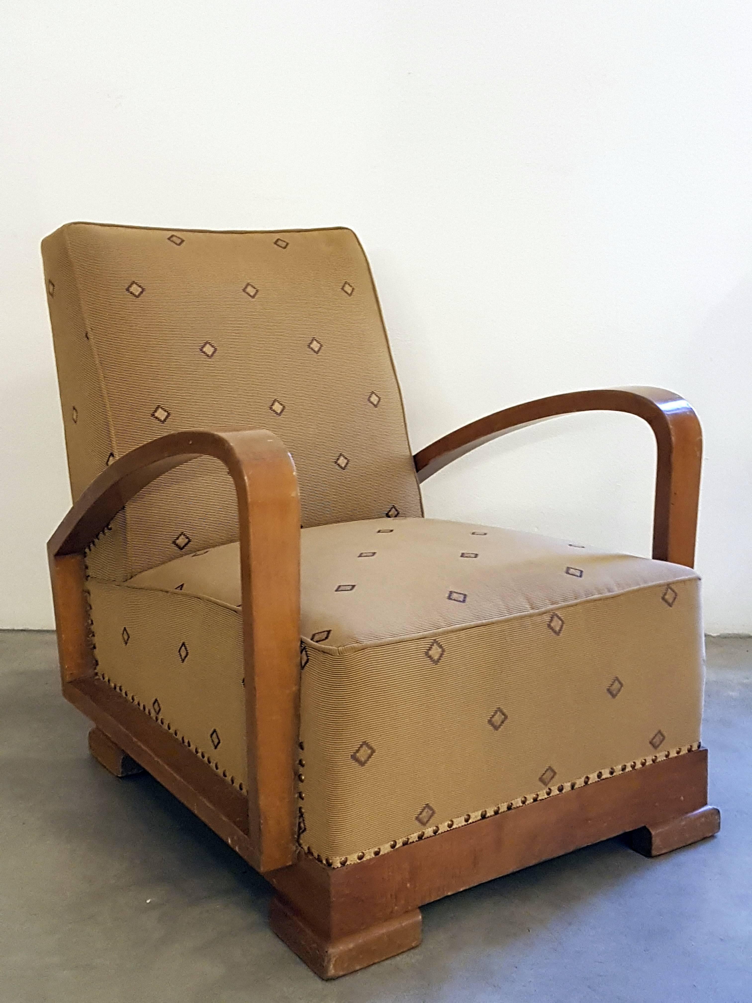 Pair of Fine Crafted Art Deco Armchairs in Nut Wood and Fabric Upholstery In Good Condition For Sale In Vimercate, IT