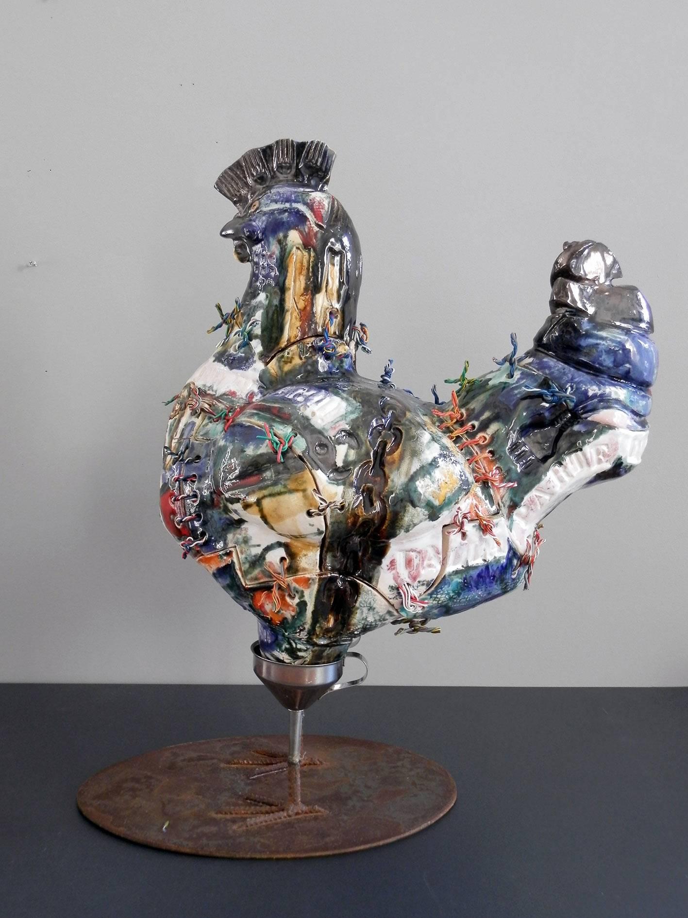 Those who are looking for an unusual and unique artwork cannot miss out this amazing and ironic ceramic sculpture.
Unique piece masterfully made by Italian artist and creator Roberta Colombo, this 60-cm-high hen sculpture has a body composed of