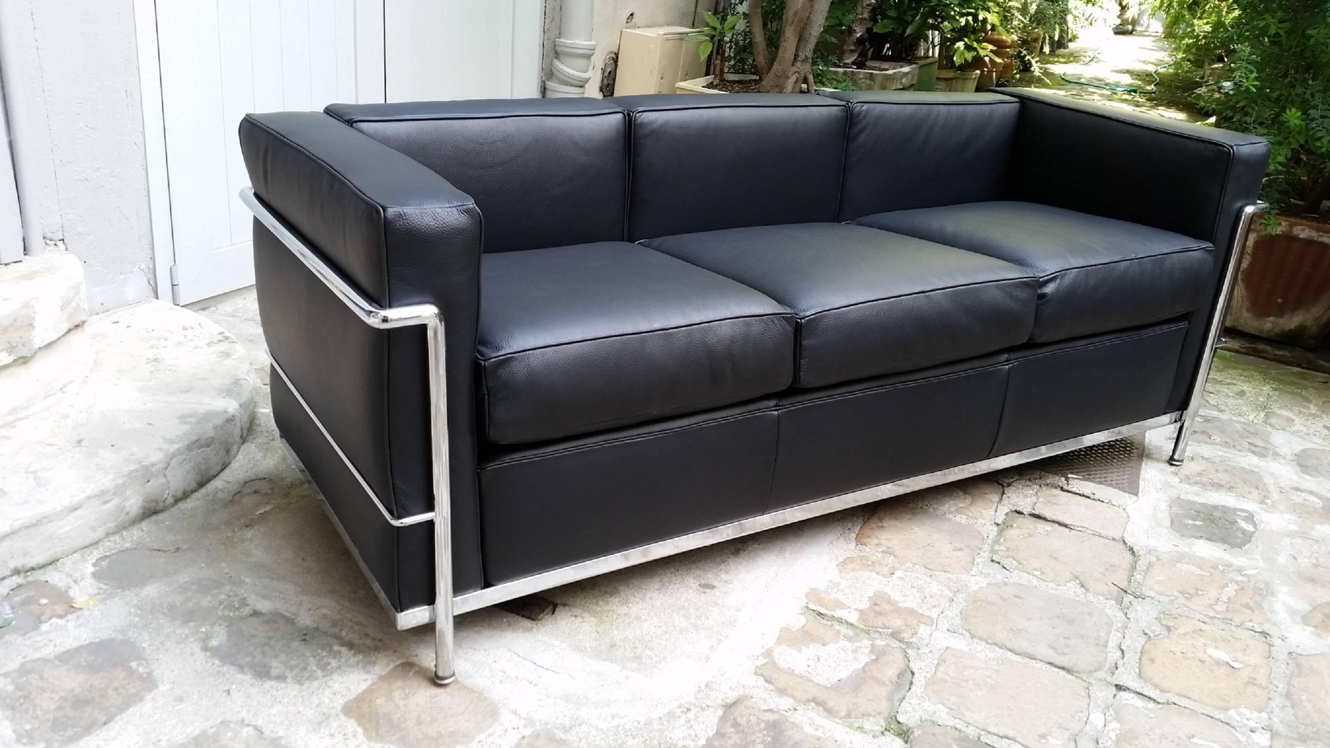 Finnish LC2 Le Corbusier Three-Seat Sofa in Black Leather Grained