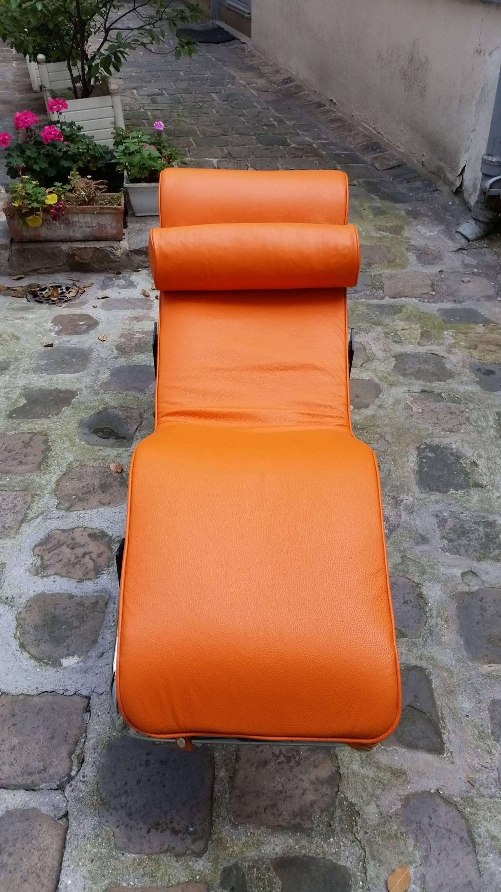 French Le Corbusier Lounge Armchair LC4 Cassina Edition, Orange