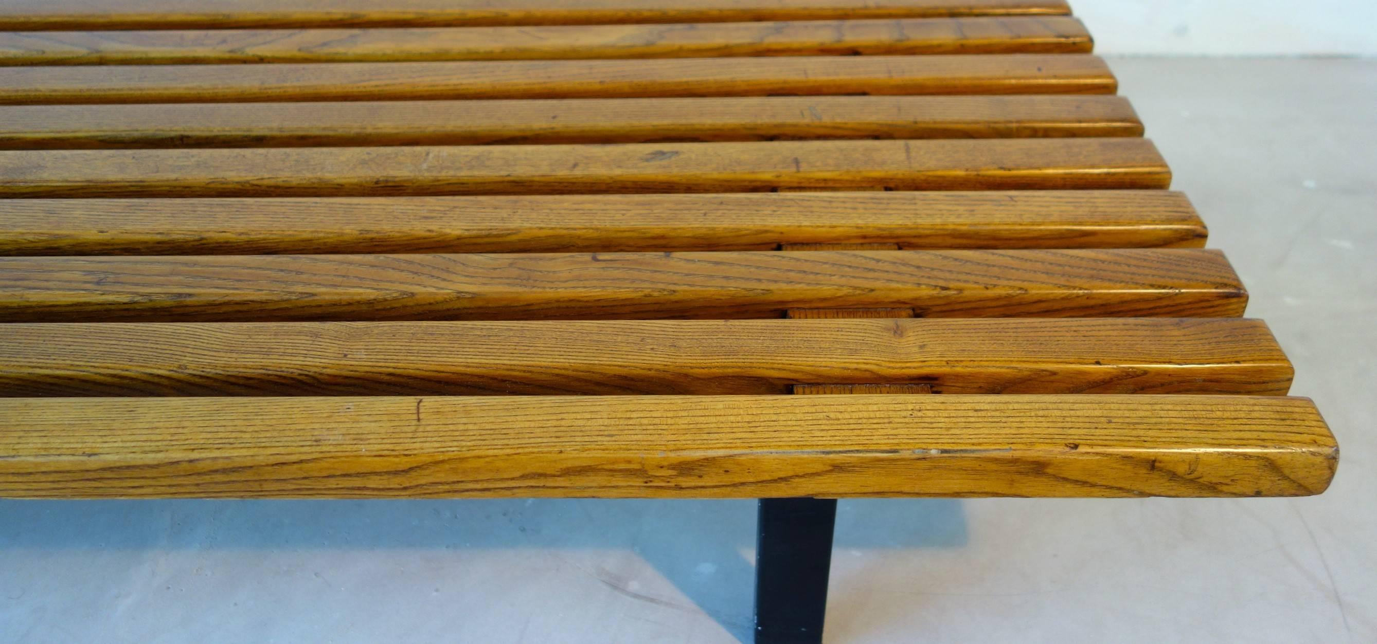 Superb and very rare Cansado Charlotte Perriand bench seat
from the mining town of Cansado in Mauritania
It is composed of 13 mahogany slats on four painted metal legs
Produced in 54 copies for La cité minière de Cansado in Mauritania.
An equivalent