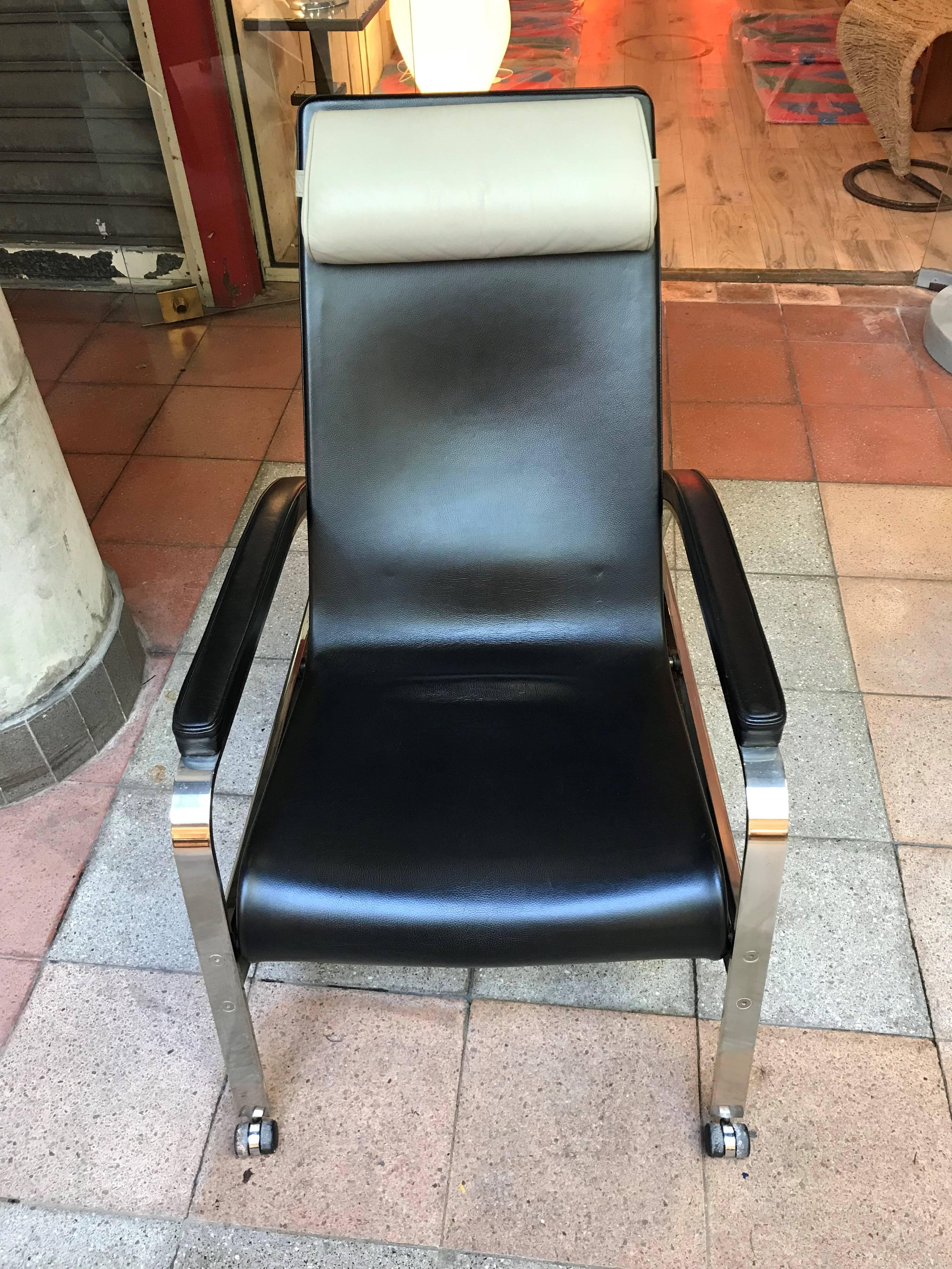 Technical edition of 100 copies
Signed 
Black leather/ gray leather headrest
Excellent condition 
Sliding seat: both armchair and lounge chair.