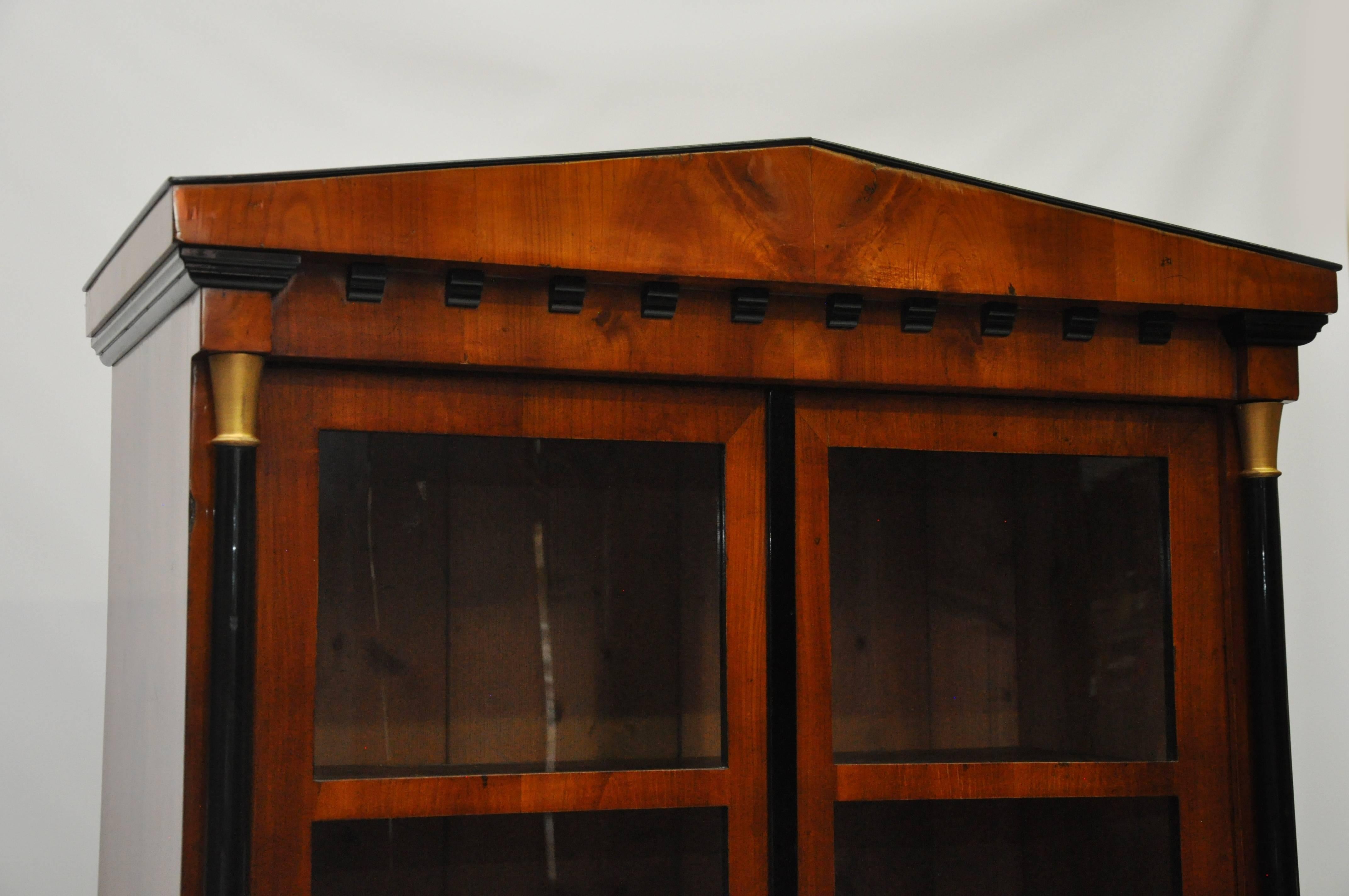 1830s Biedermeier Architectural Style Bookcase Cherry Veneers & Ebonized Detail In Excellent Condition In Geneva, IL