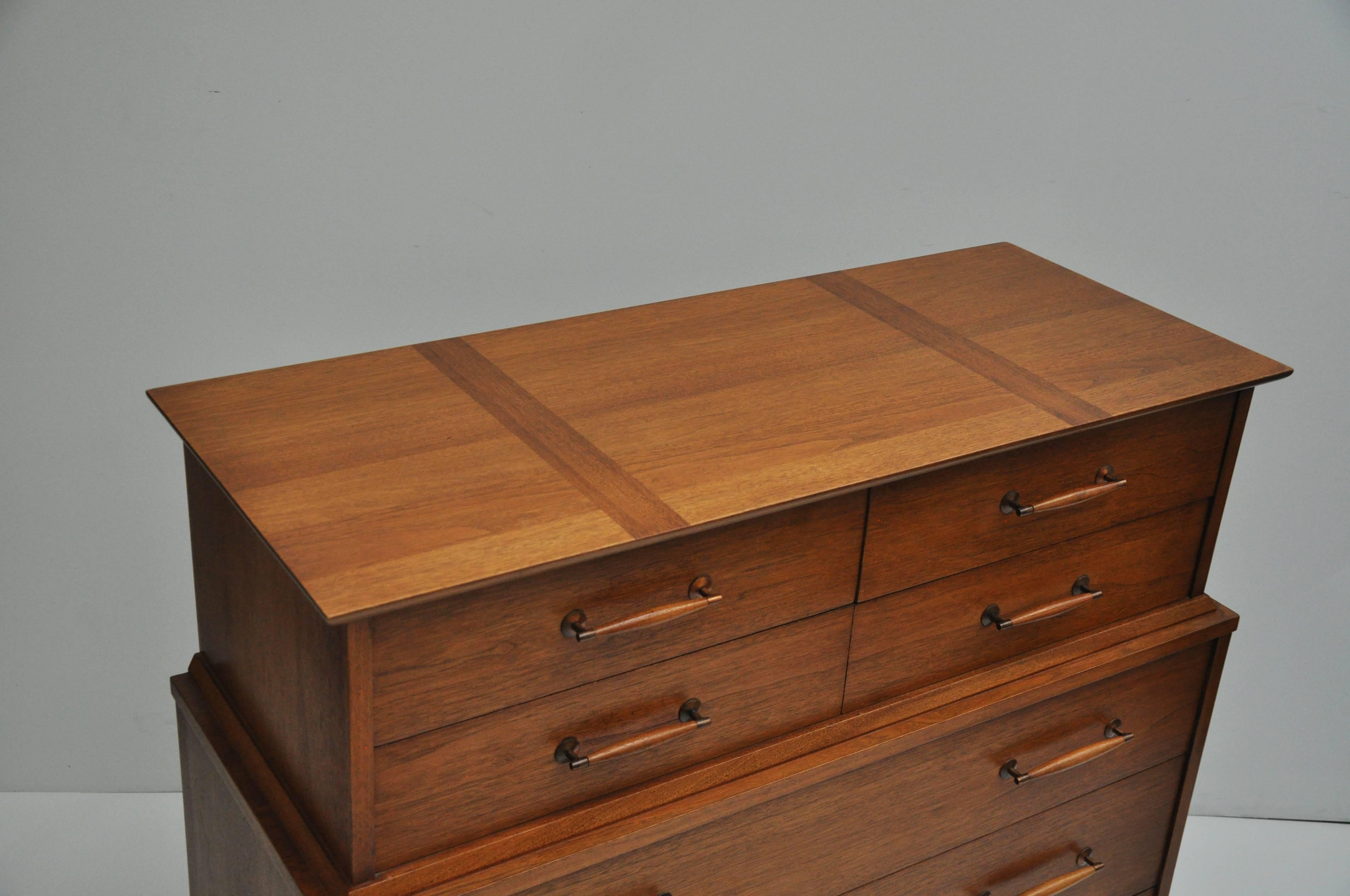 Mid-Century Henredon Chest In Good Condition In Geneva, IL