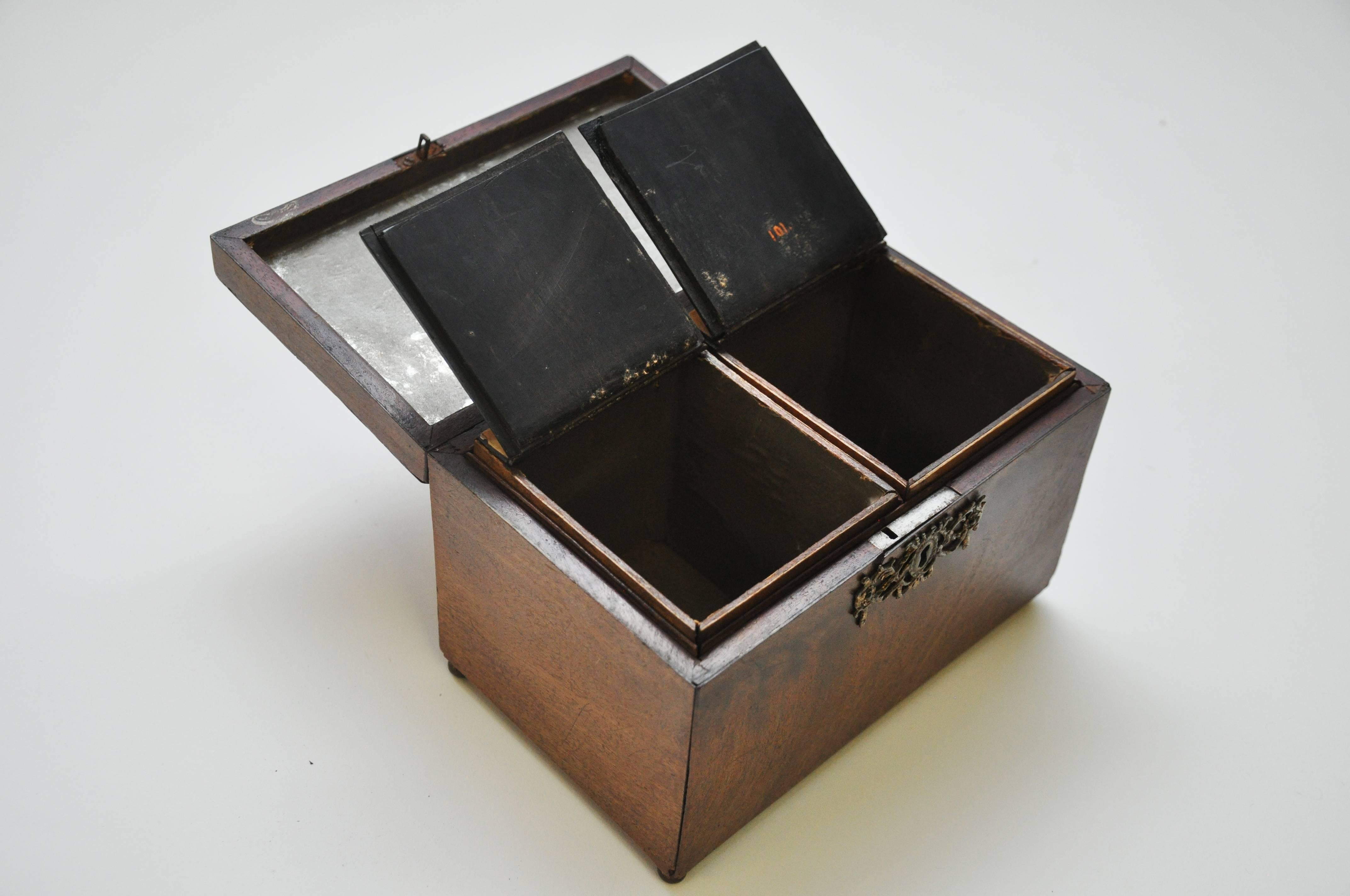 French walnut tea caddy with tortoise inlay, circa 1890.

This handcrafted rectangular walnut tea caddy has a gorgeous tan tortoise inlay with a cast brass-lifting handle. The lid rest firmly in the Lovely shape pierced brass escution plate.