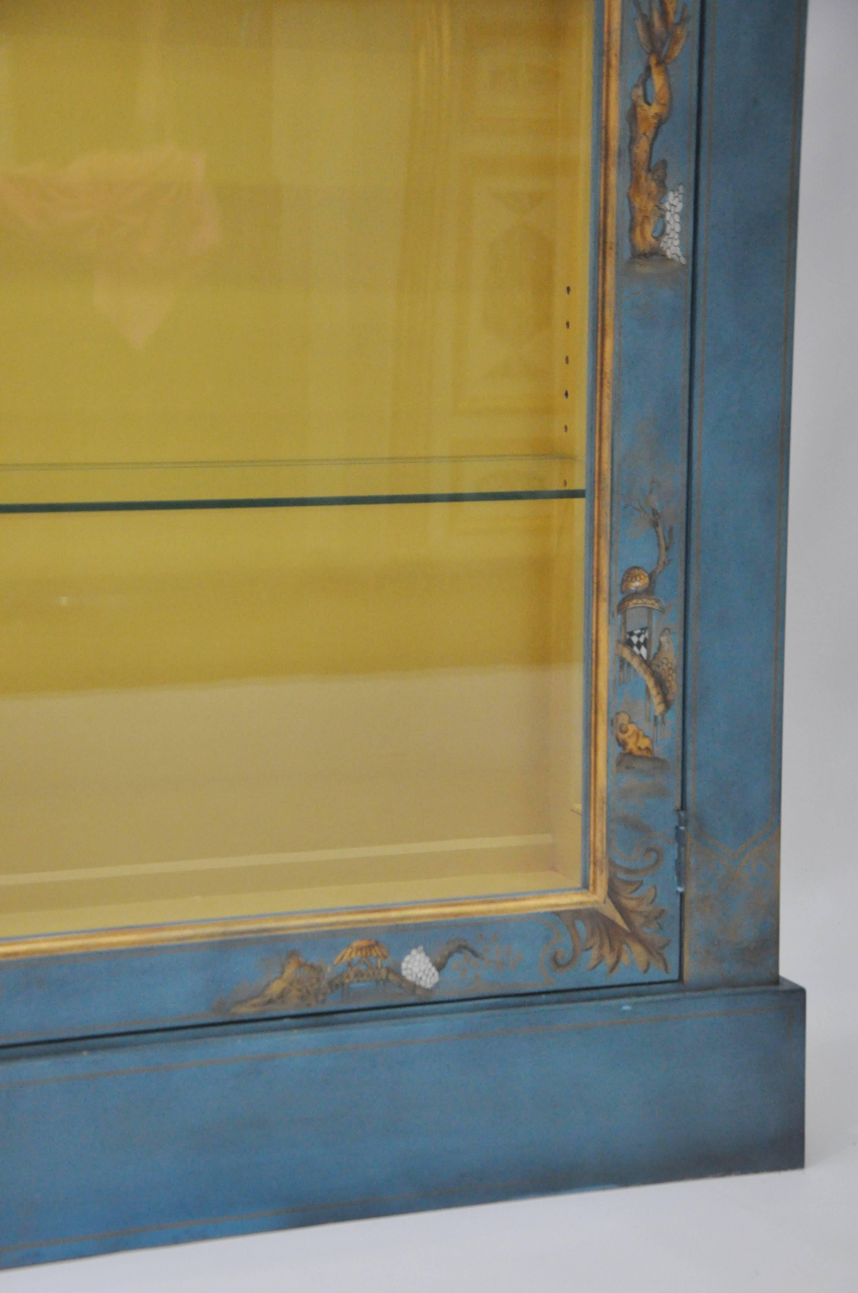 Late 20th Century Illuminated Display Cabinet with Hand-Painted Chinoiserie Motifs
