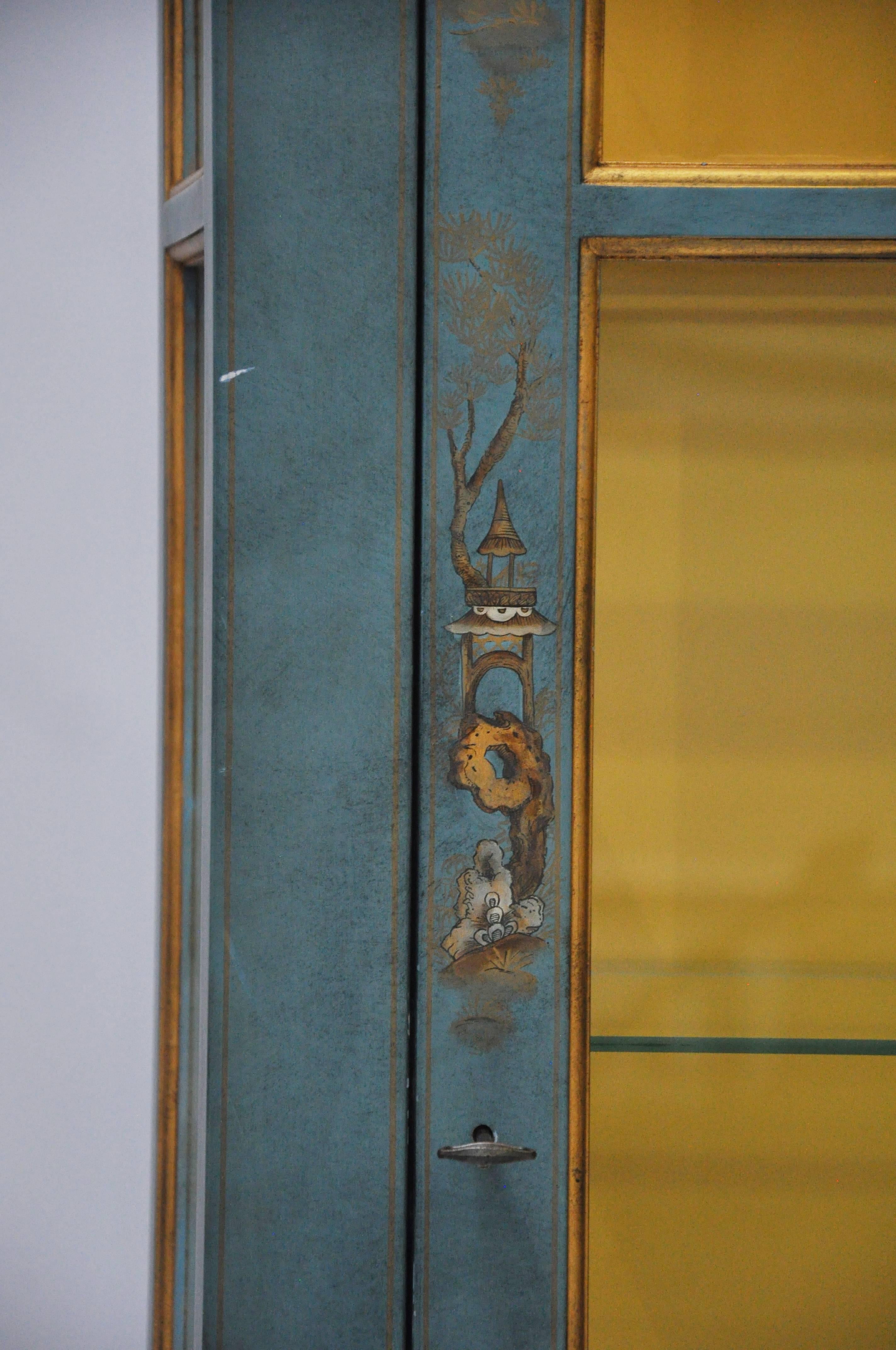 Illuminated Display Cabinet with Hand-Painted Chinoiserie Motifs 3