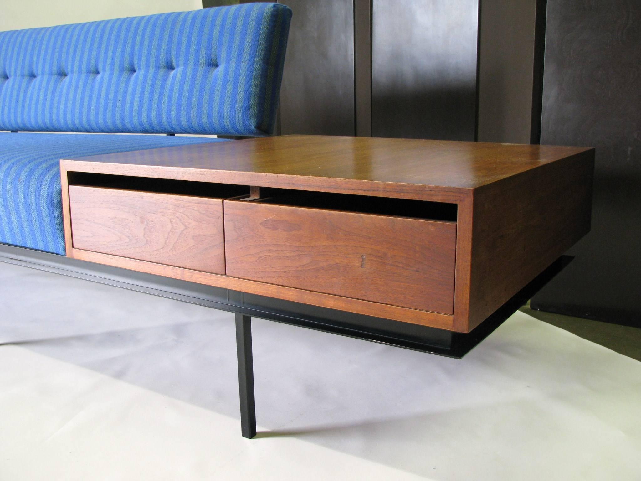 Midcentury Sofa/End Table Combination Designed by Florence Knoll In Excellent Condition For Sale In Geneva, IL