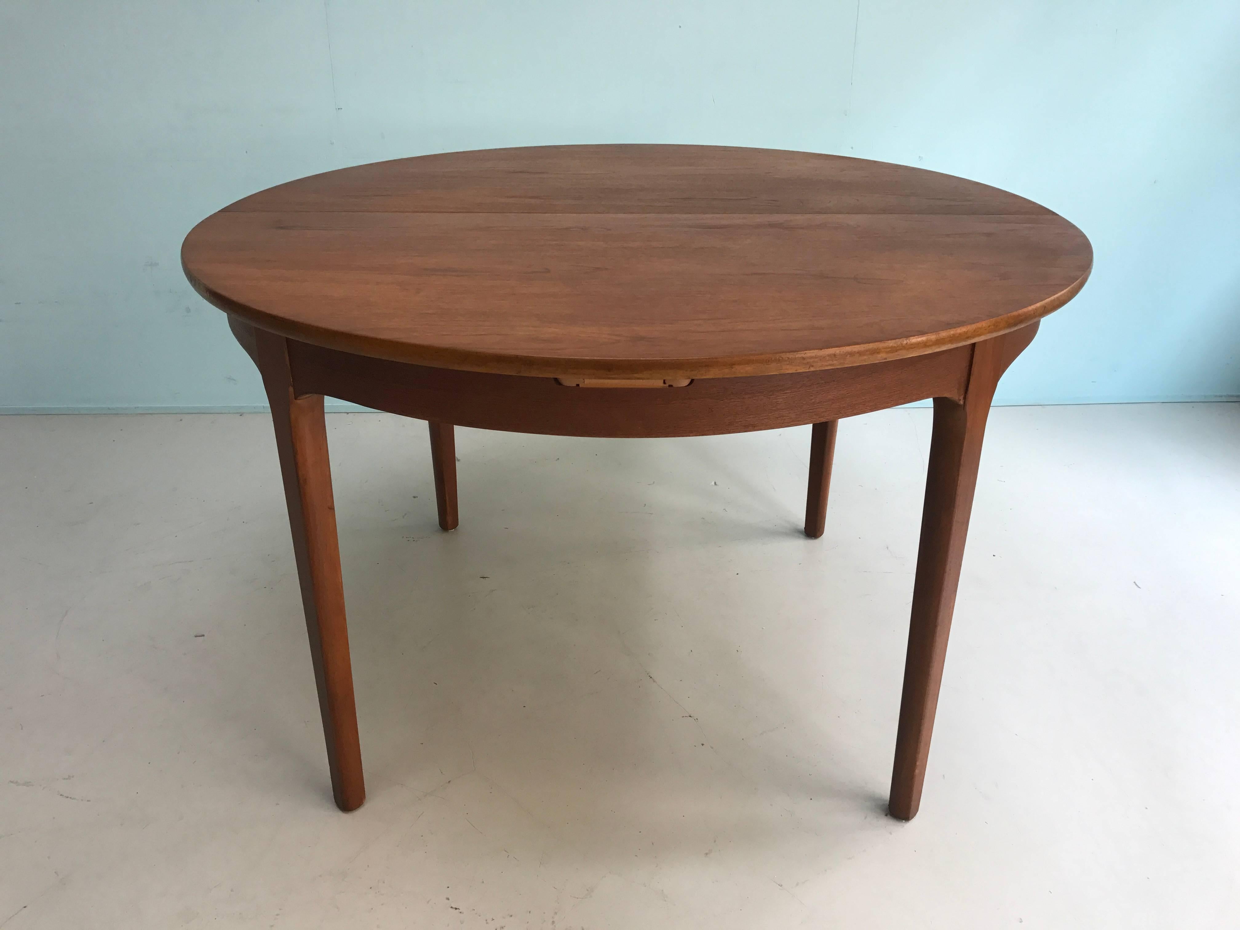 Teak vintage round folding table with easy system from the 1960s, England.
    