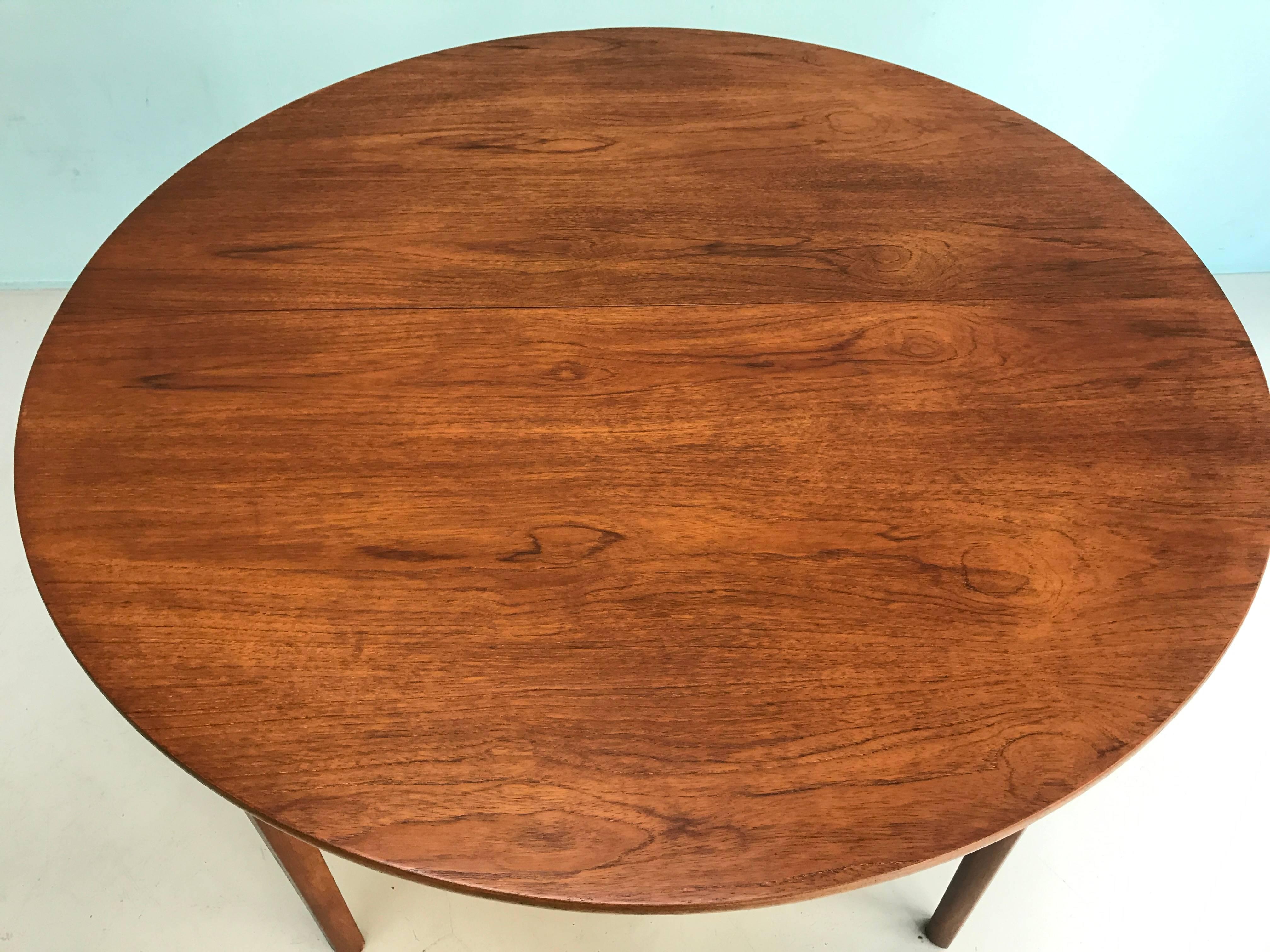 Teak Midcentury Dining Table In Excellent Condition For Sale In Leiden, NL