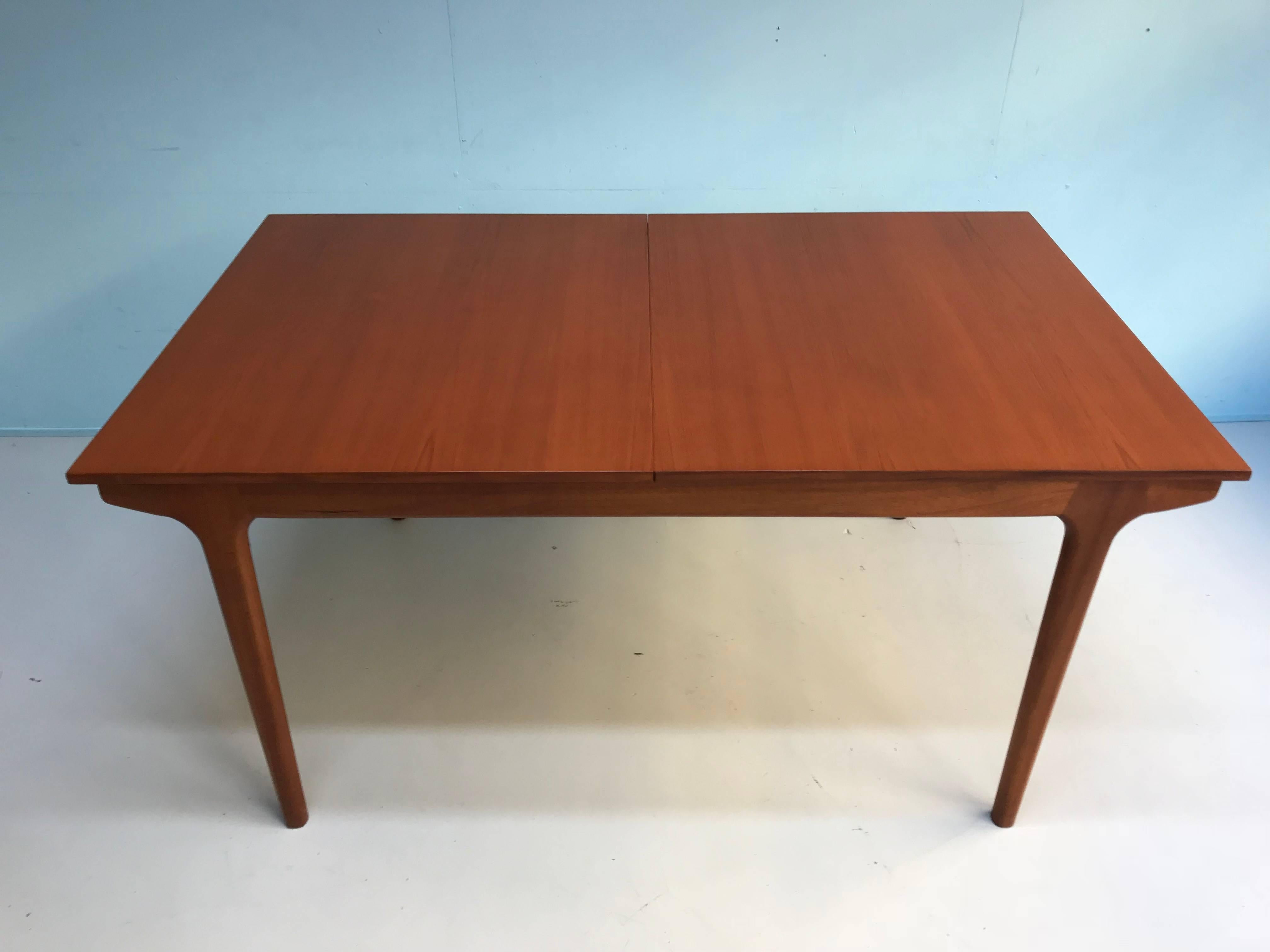 MacIntosh dining table made of teak in a good condition.
Very genius system to make the table longer in two steps.
Condition: very good
period: 1960s

Measurements:
Normal:
152 cm W, 91 cm D, 74 cm H
1 step :
190 cm W, 91cm D, 74 H
2