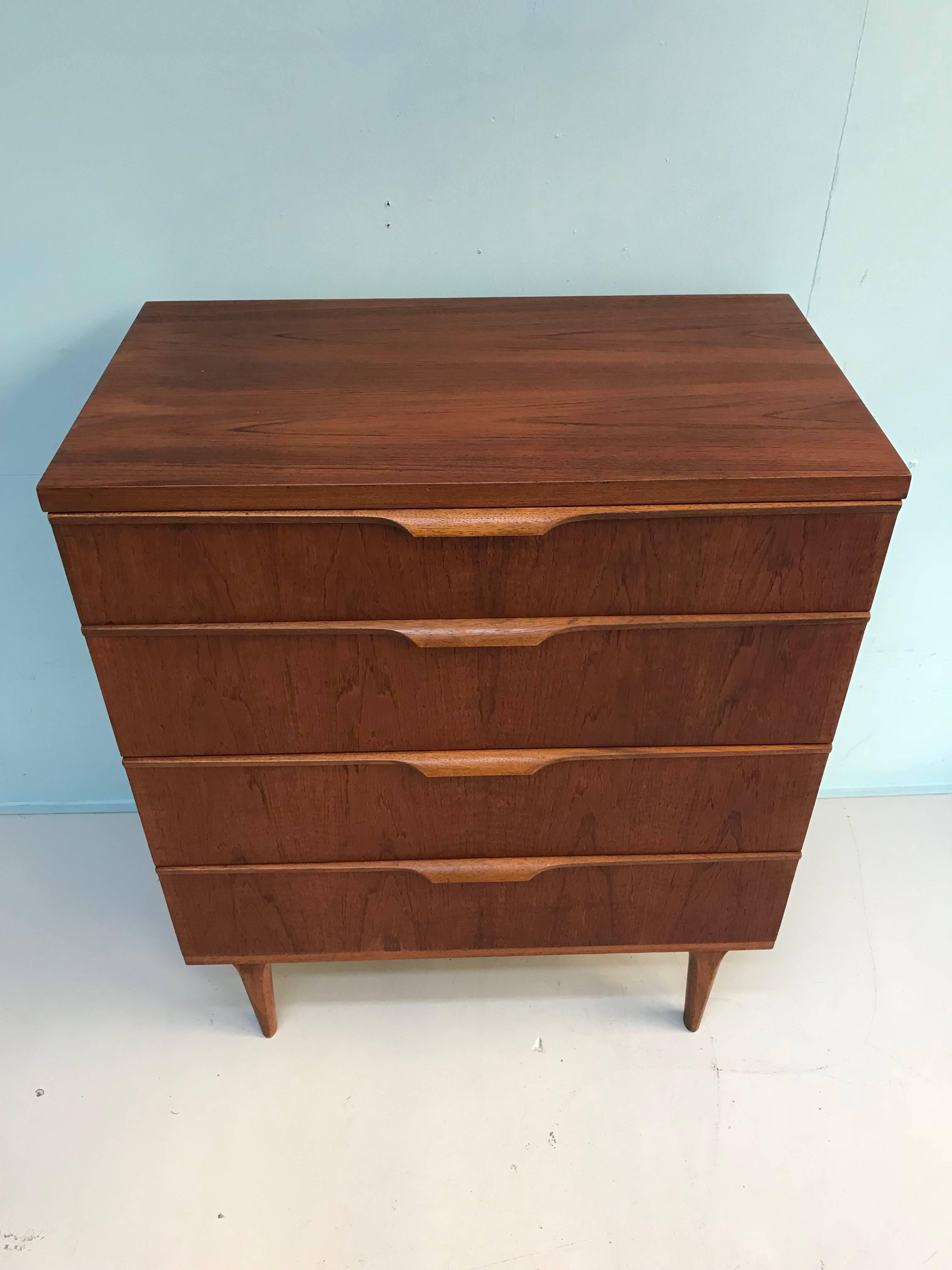 Mid-Century Modern Teak Commode by Franck Guille for Austinsuite In Excellent Condition For Sale In Leiden, NL