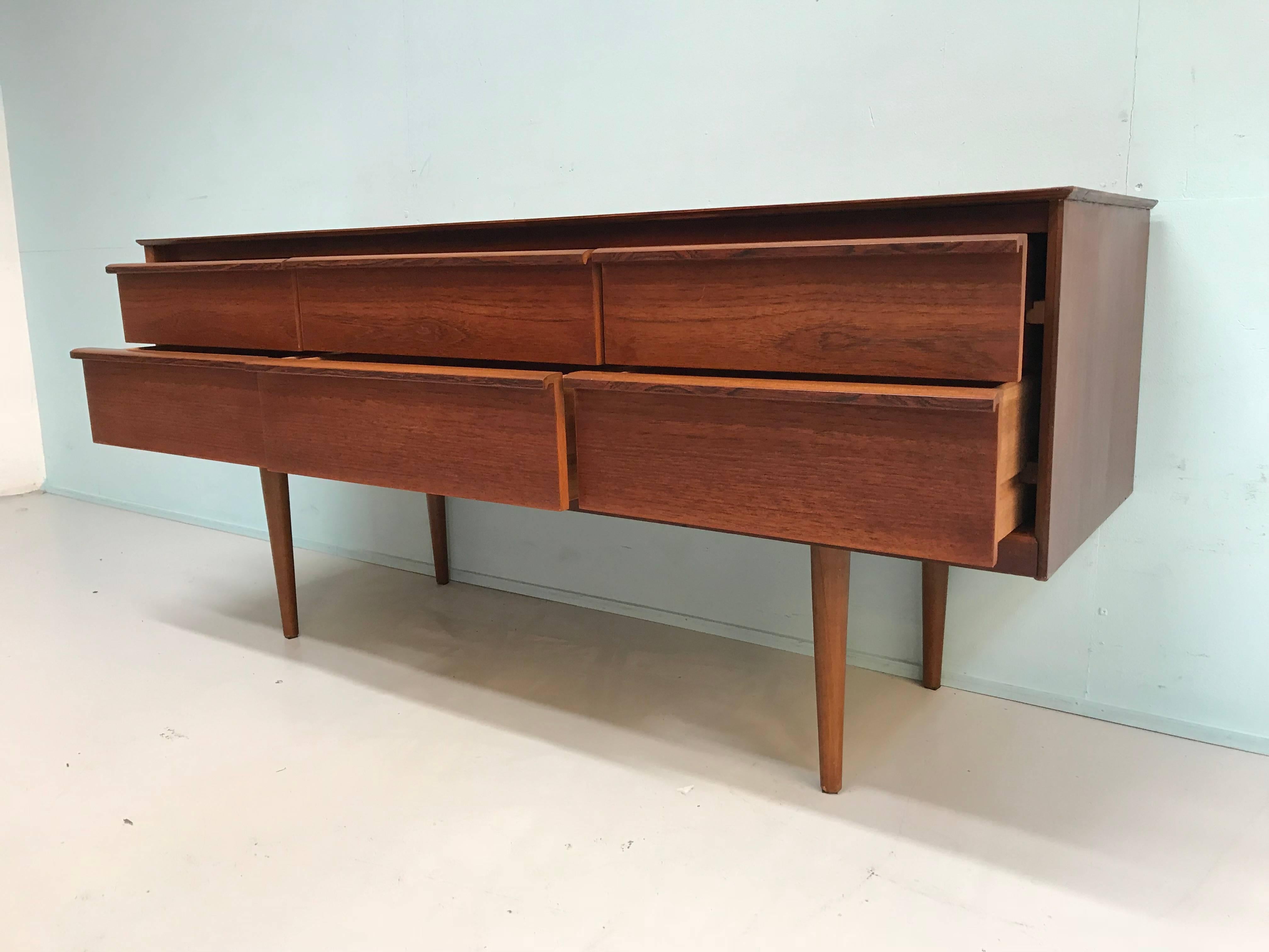 Midcentury Teak Sideboard by Austinsuite London In Excellent Condition For Sale In Leiden, NL