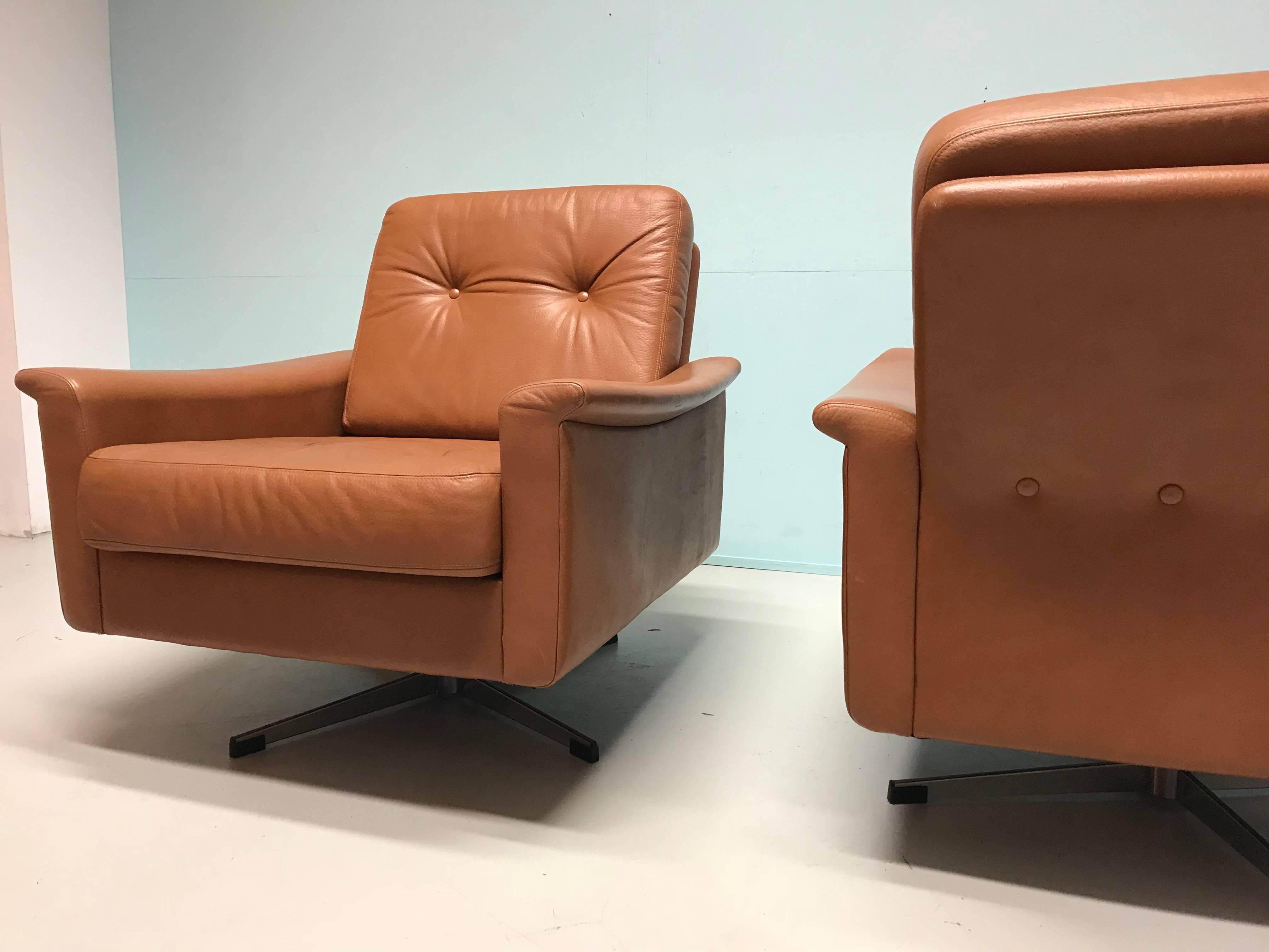 Mid-Century Modern Pair of Armchairs For Sale 1