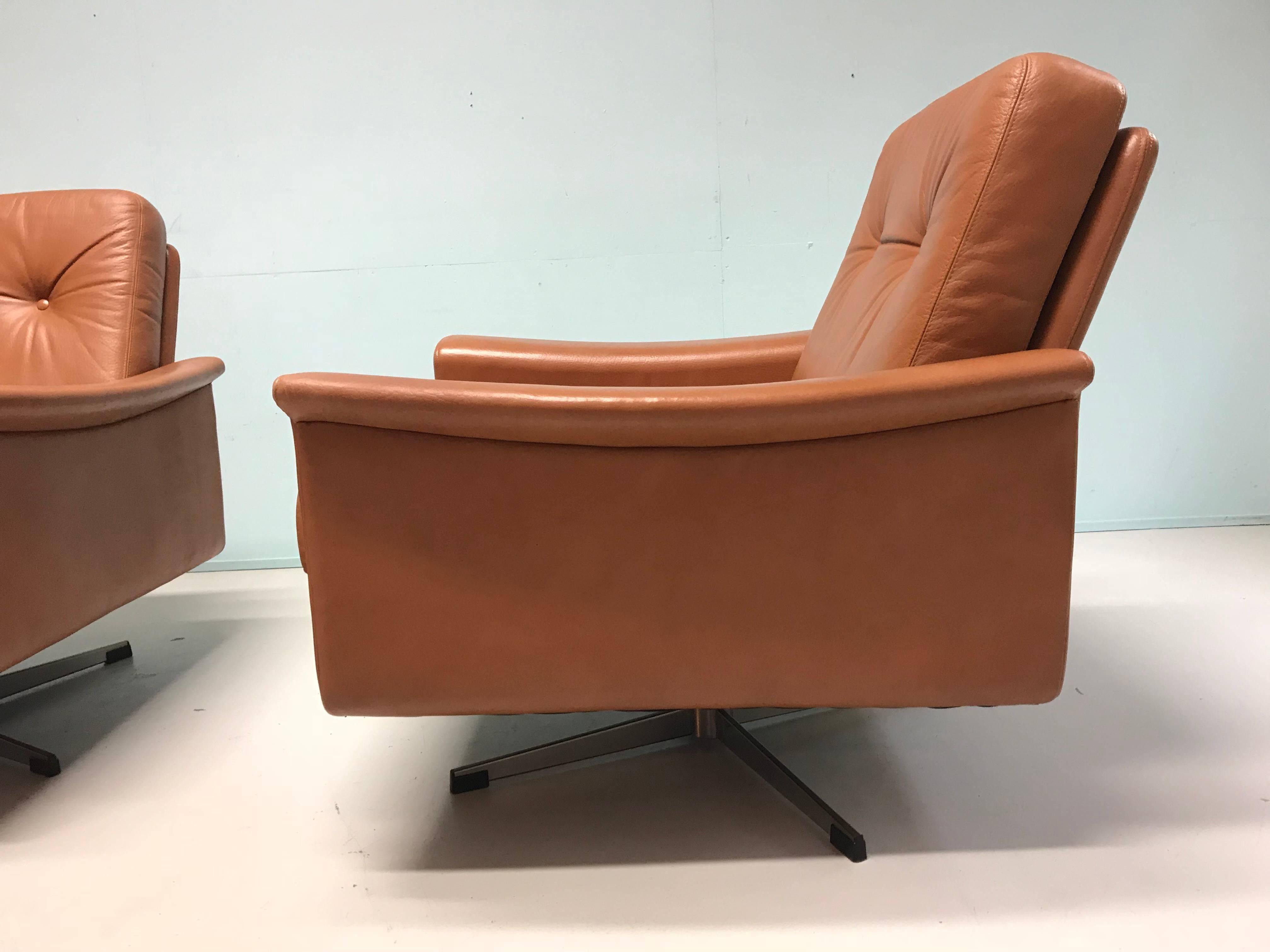 Mid-20th Century Mid-Century Modern Pair of Armchairs For Sale