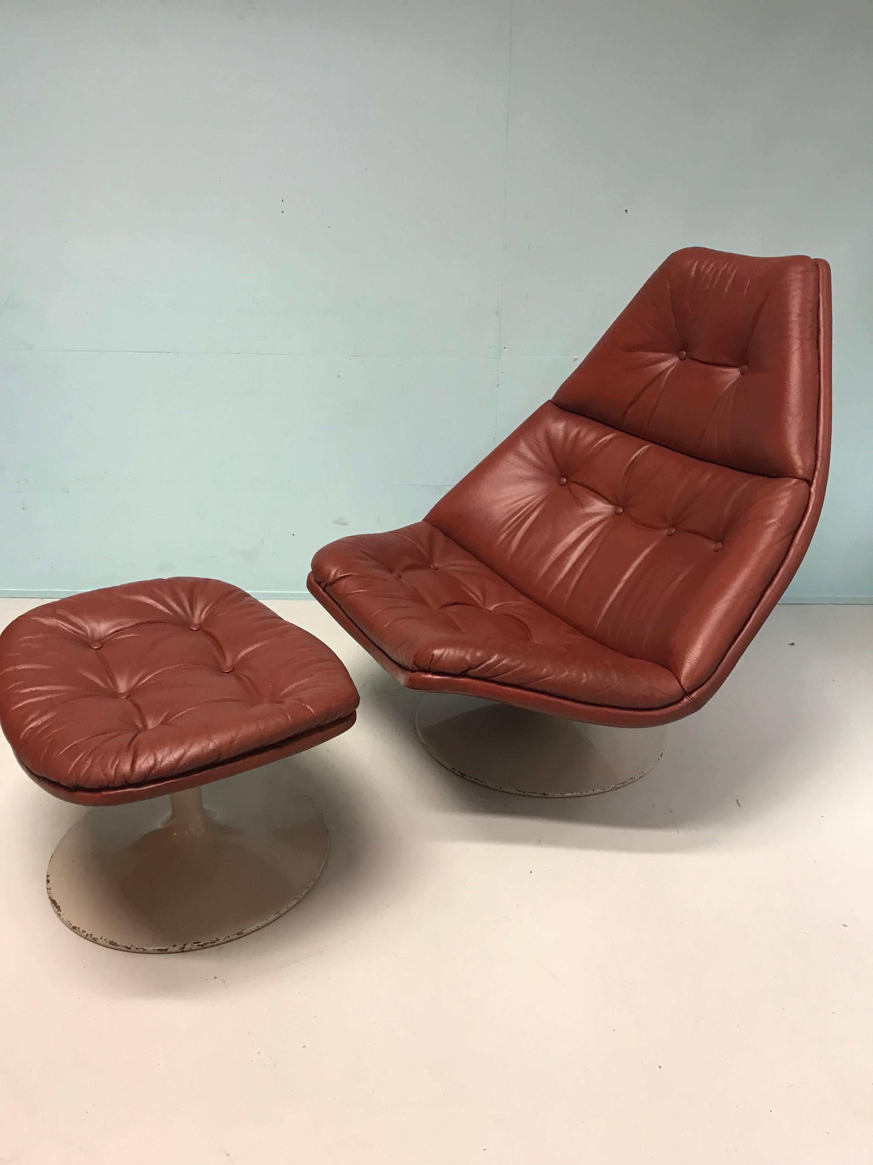 Leather iconic F590 swivel lounge chair by Geoffrey Harcourt for Artifort from the 1970s.
The chair comes with the original ottoman.
Condition: good/little scratches on the base of the chair.
Measurements:
90 cm H/seating height 35 cm/90 cm W/95