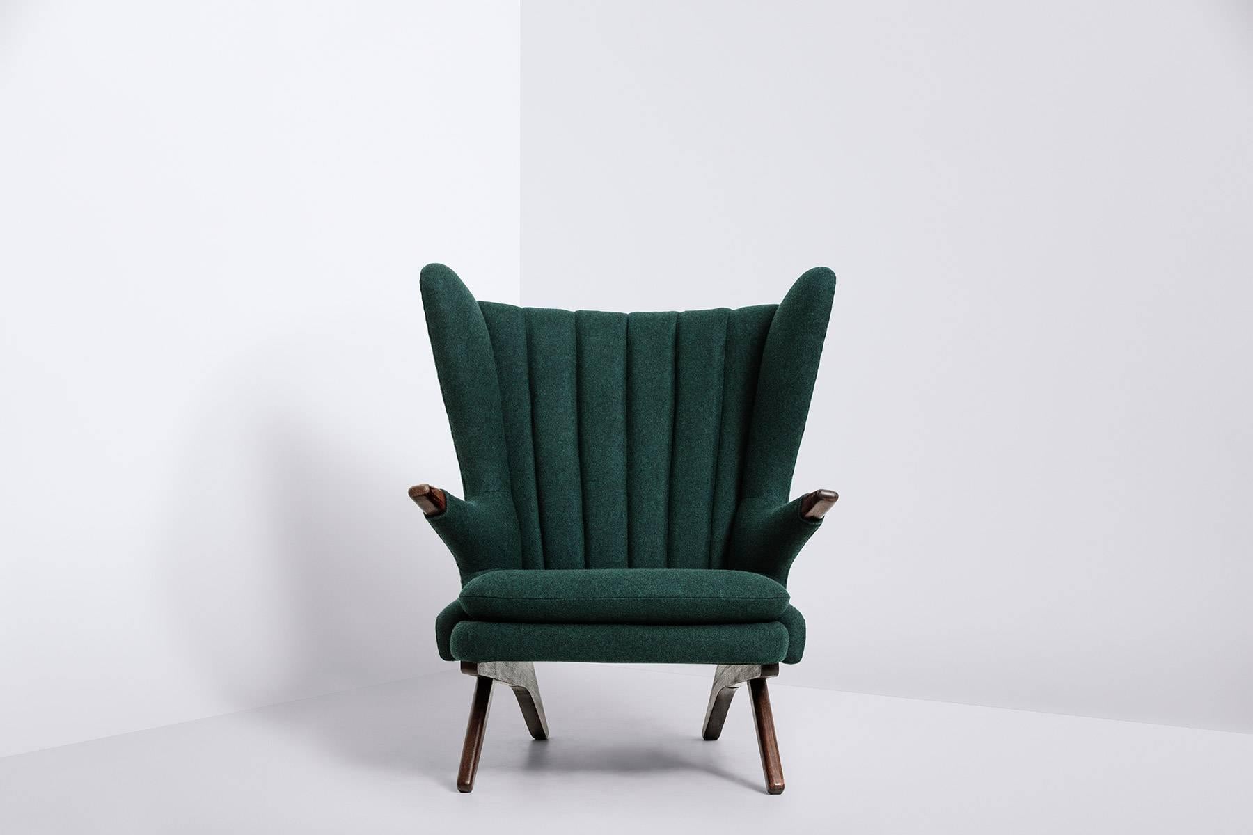 Danish Papa Bear lounge chair model 91 designed by Svend, 1950s. Green wool upholstery For Sale