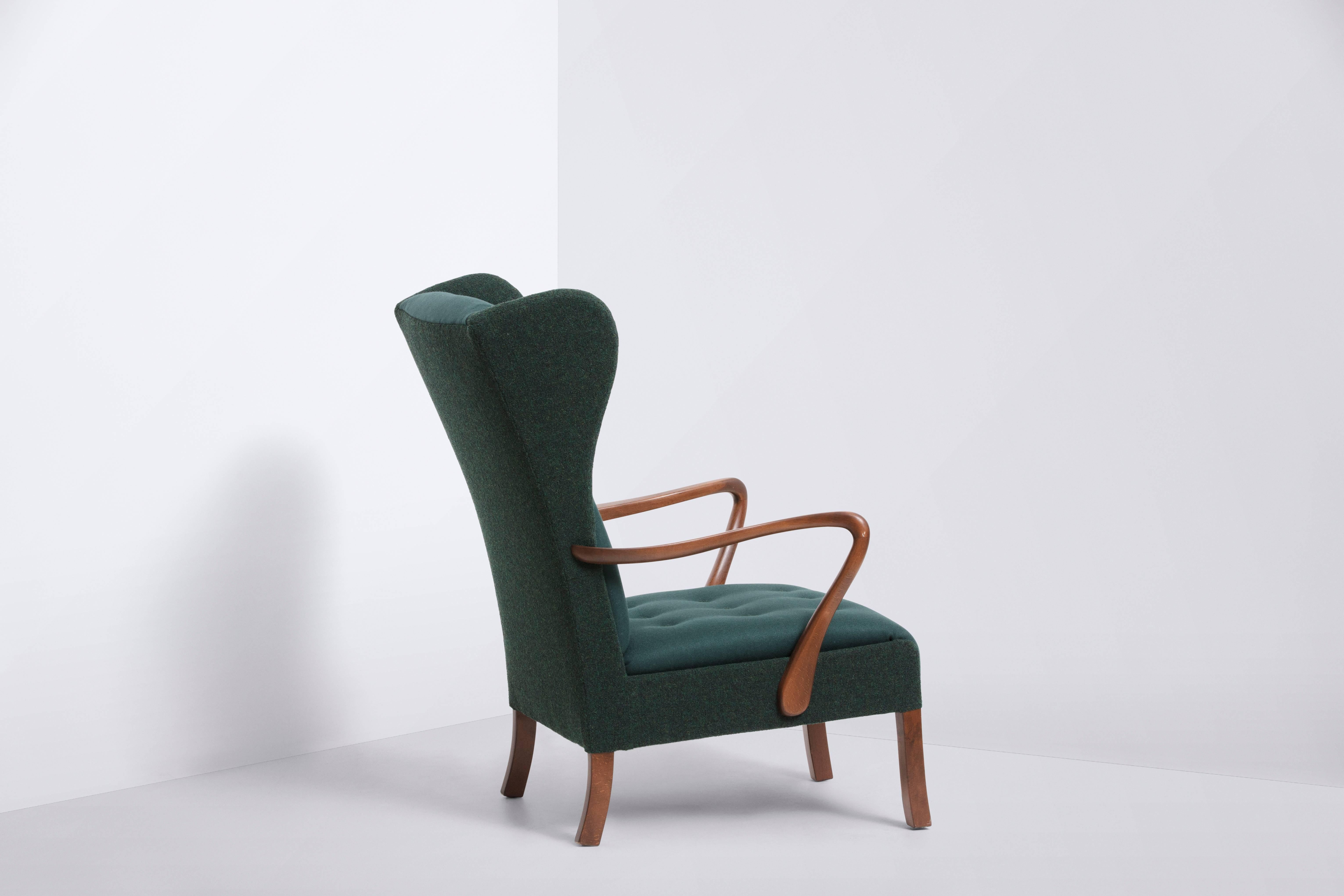 Frame of stained beech
Two-toned green wool upholstery by Kvadrat.
 