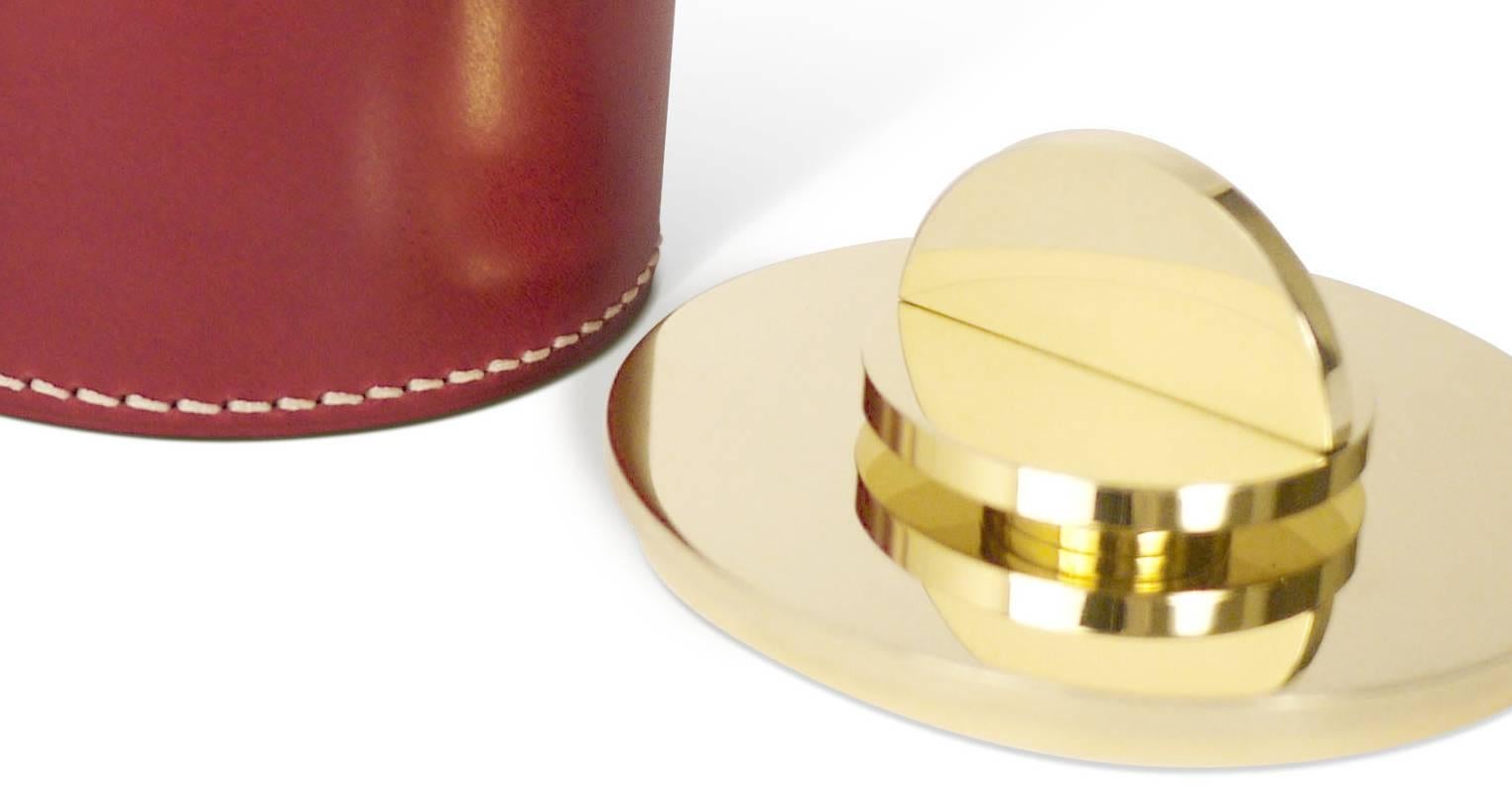 Contemporary Round Italian Leather & Swedish Brass Modern Minimalist Artisan Box (Schwedisch) im Angebot
