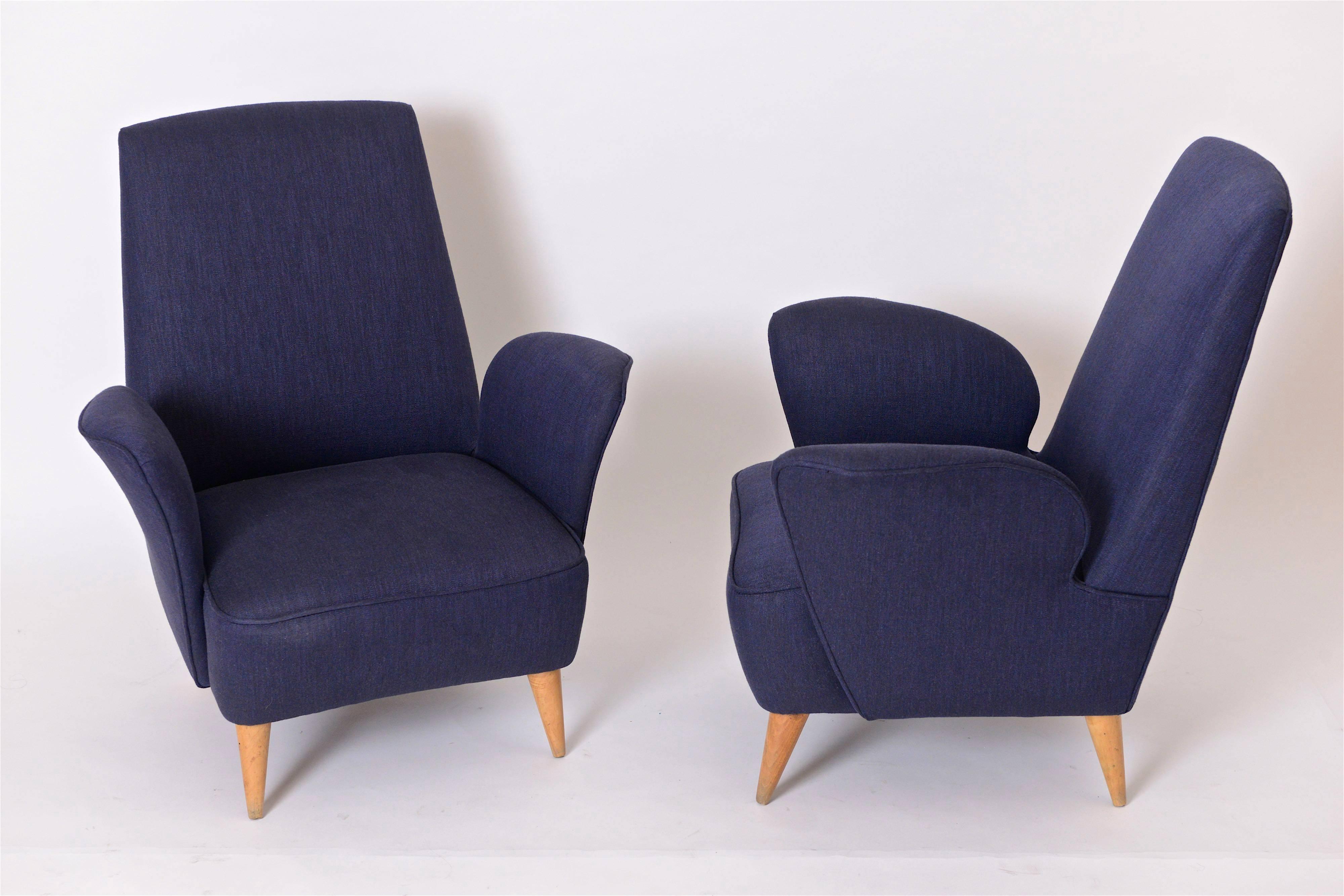 Fabric Pair of Mid-Century Italian Lounge Chairs in the Manner of Nino Zoncada, c.1950