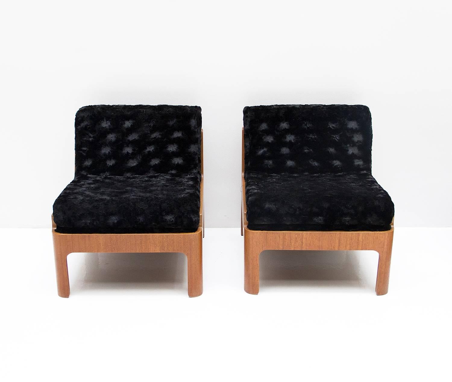 Japanese Pair of Armchairs Designed by Isamu Kenmochi, Manufactured in Tendo Mokko, 1960s For Sale