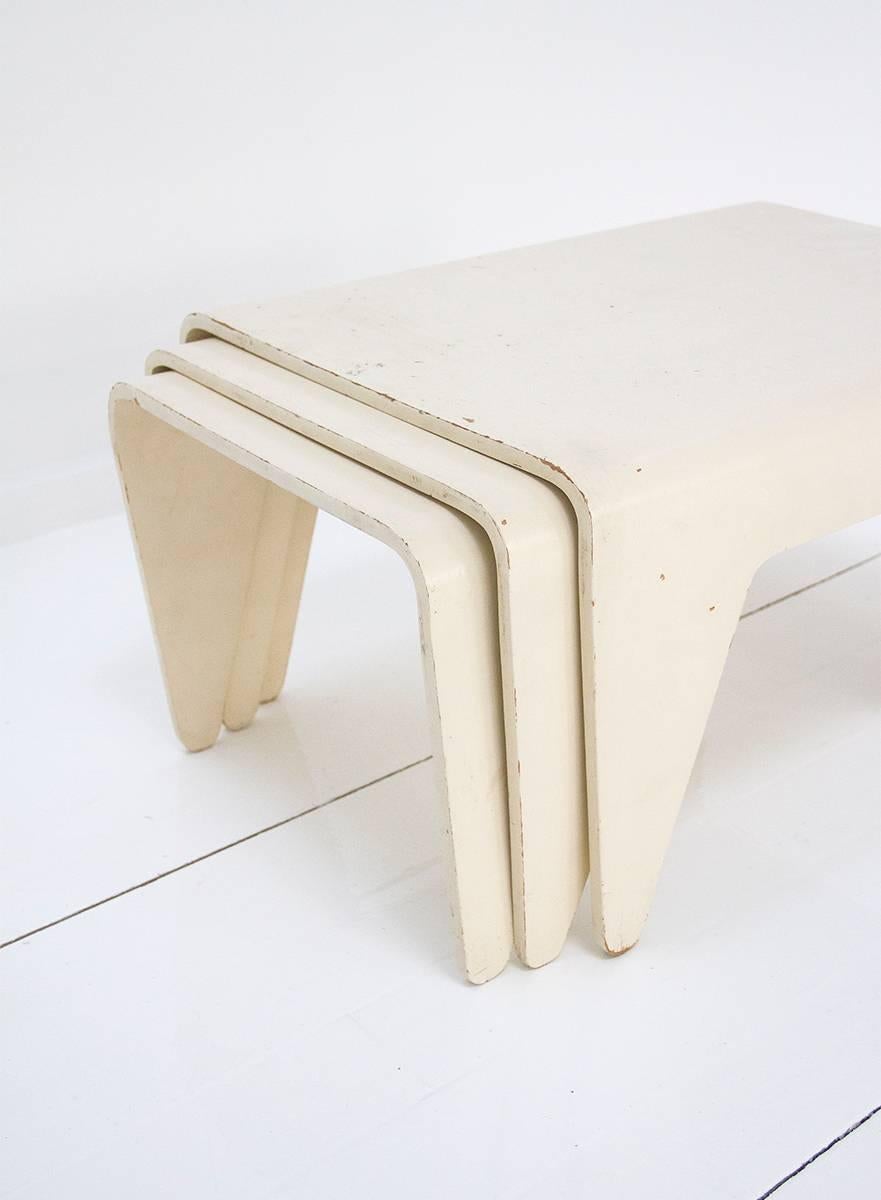 Marcel Breuer White Plywood Nesting Tables for Isokon, 1936, United Kingdom In Good Condition In Barcelona, ES