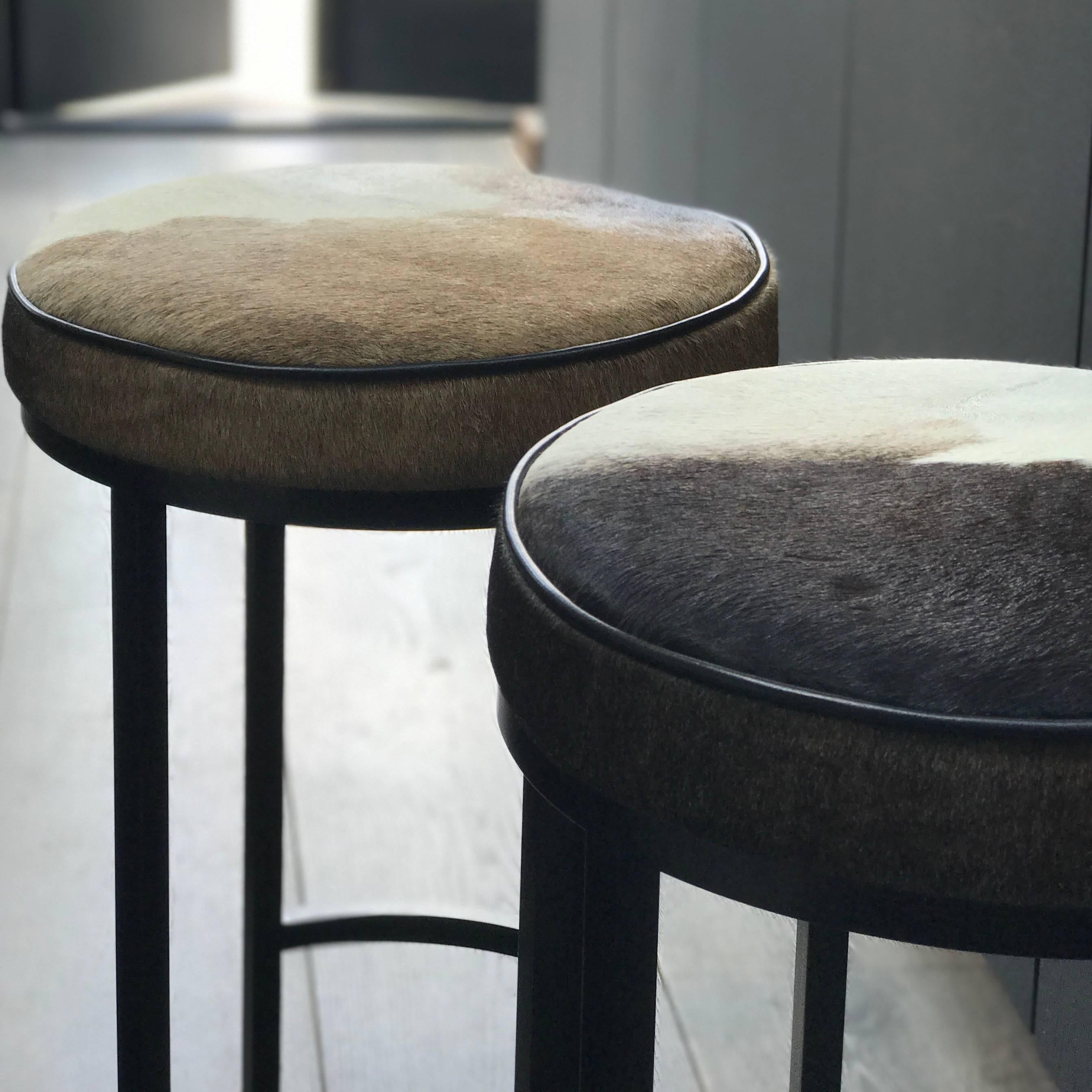 Diana Bar Stool Circular in Steel Powder-Coated and Leather For Sale 1