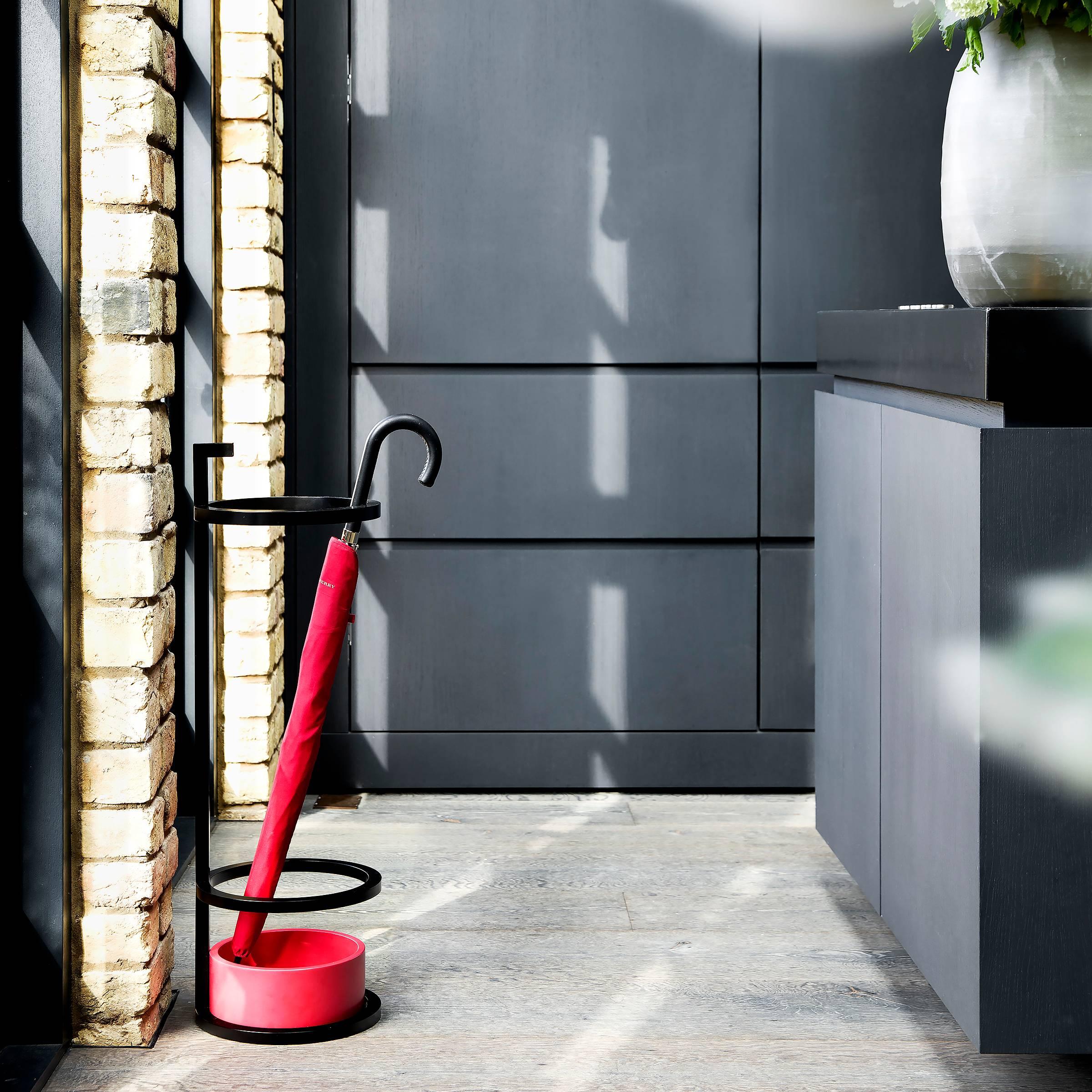 Modern Diana Umbrella Stand Circular in Steel Powder-Coated and Corian Tray For Sale
