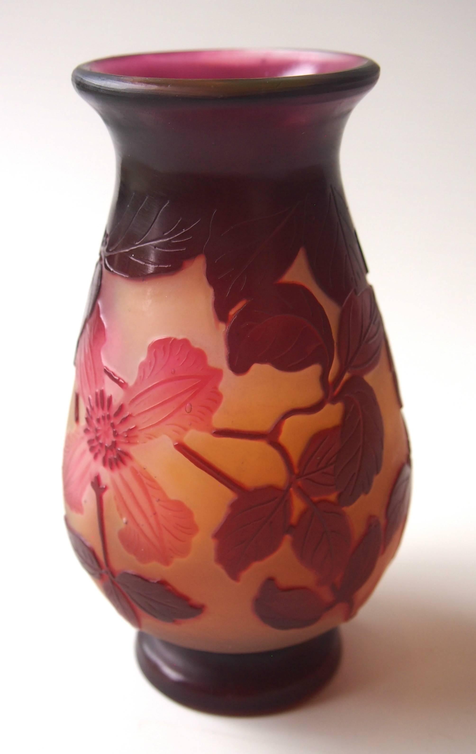 French Emile Galle Art Nouveau Clematis Cameo Glass Vase 1900 In Good Condition For Sale In London, GB