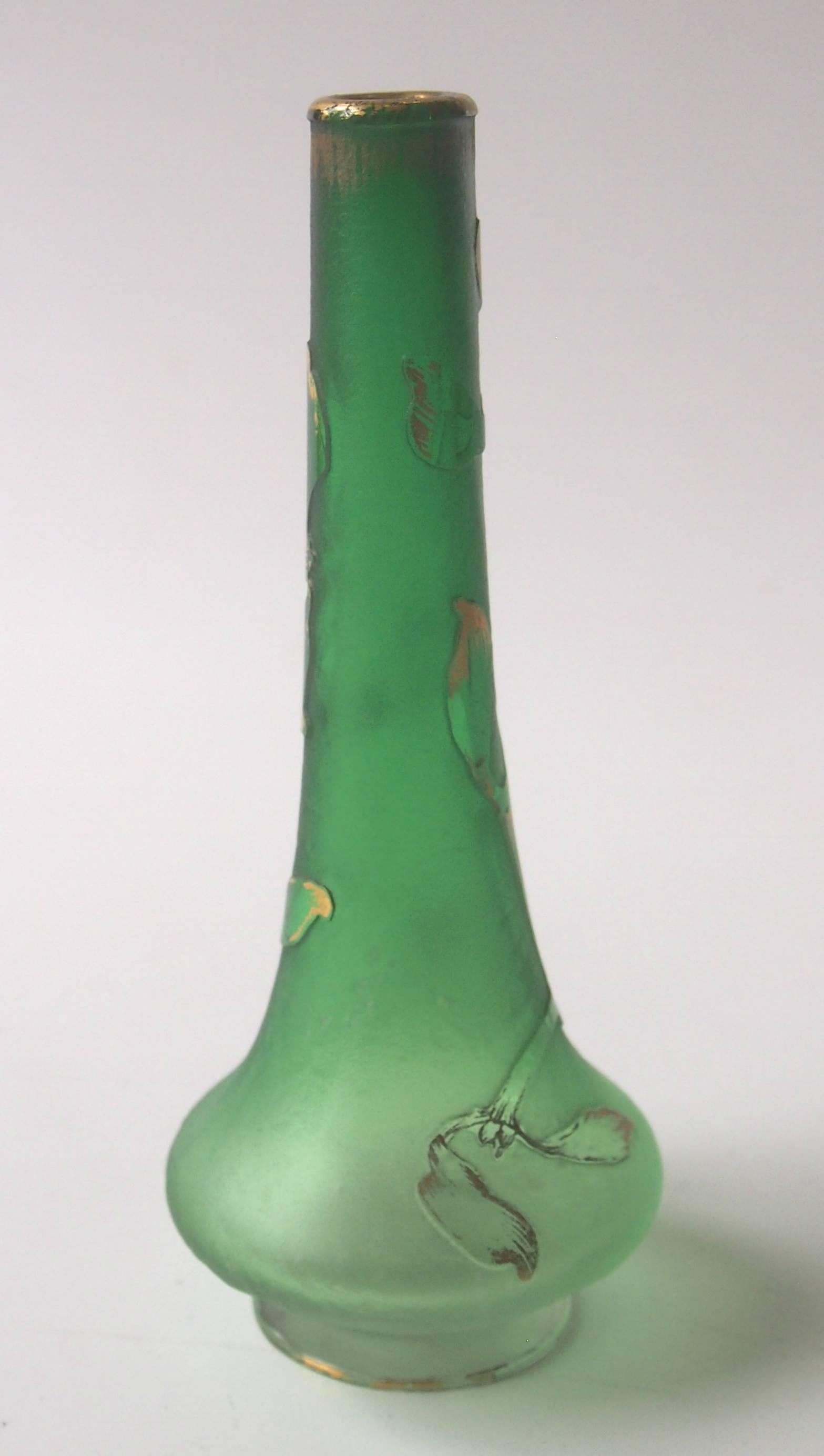 French Art Nouveau Daum Green Mistletoe Glass Vase Circa 1899 In Good Condition For Sale In London, GB