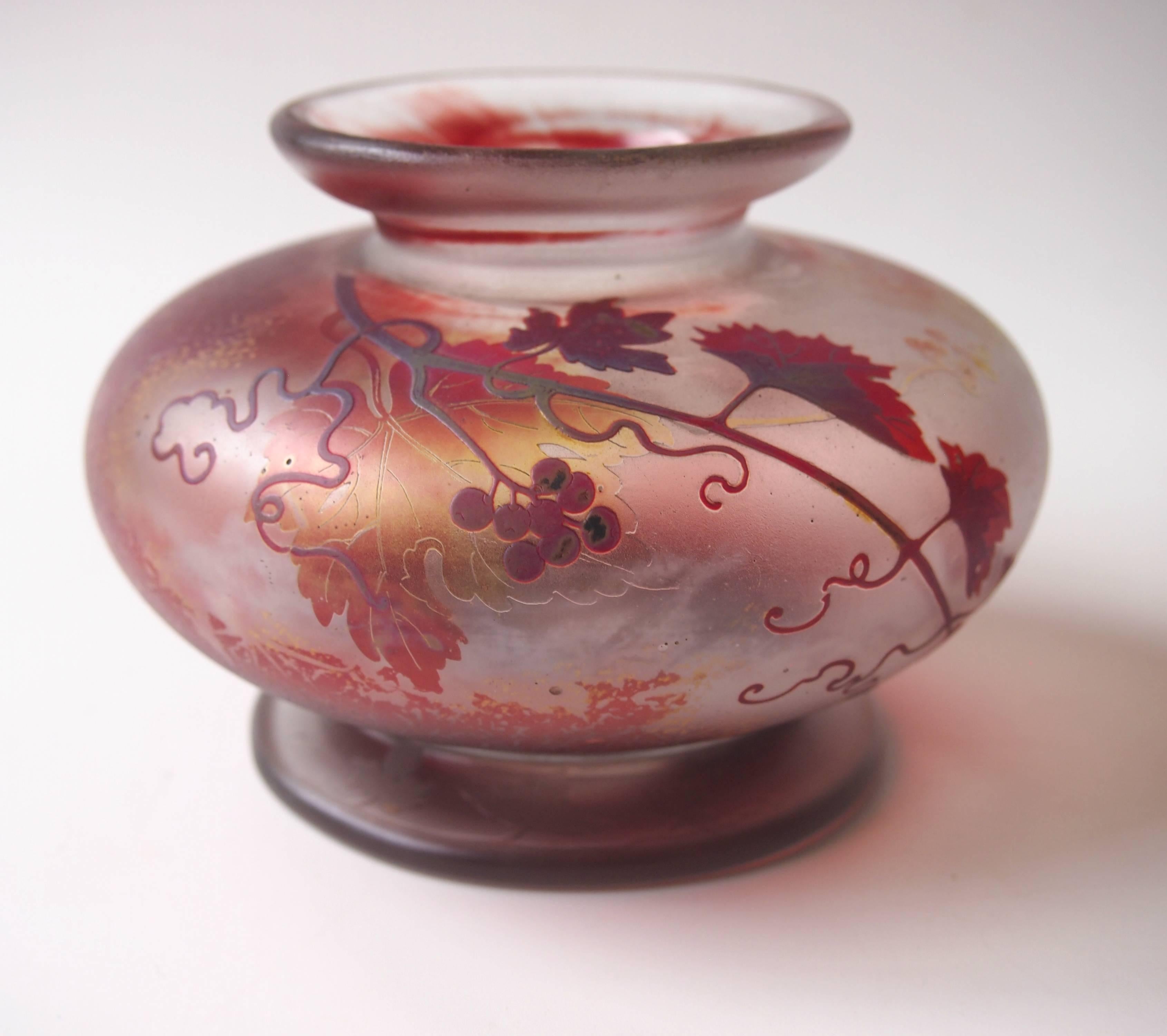 French Art Nouveau Vallerysthal Cameo Glass Vase by Desire Christian 1895 In Good Condition In London, GB