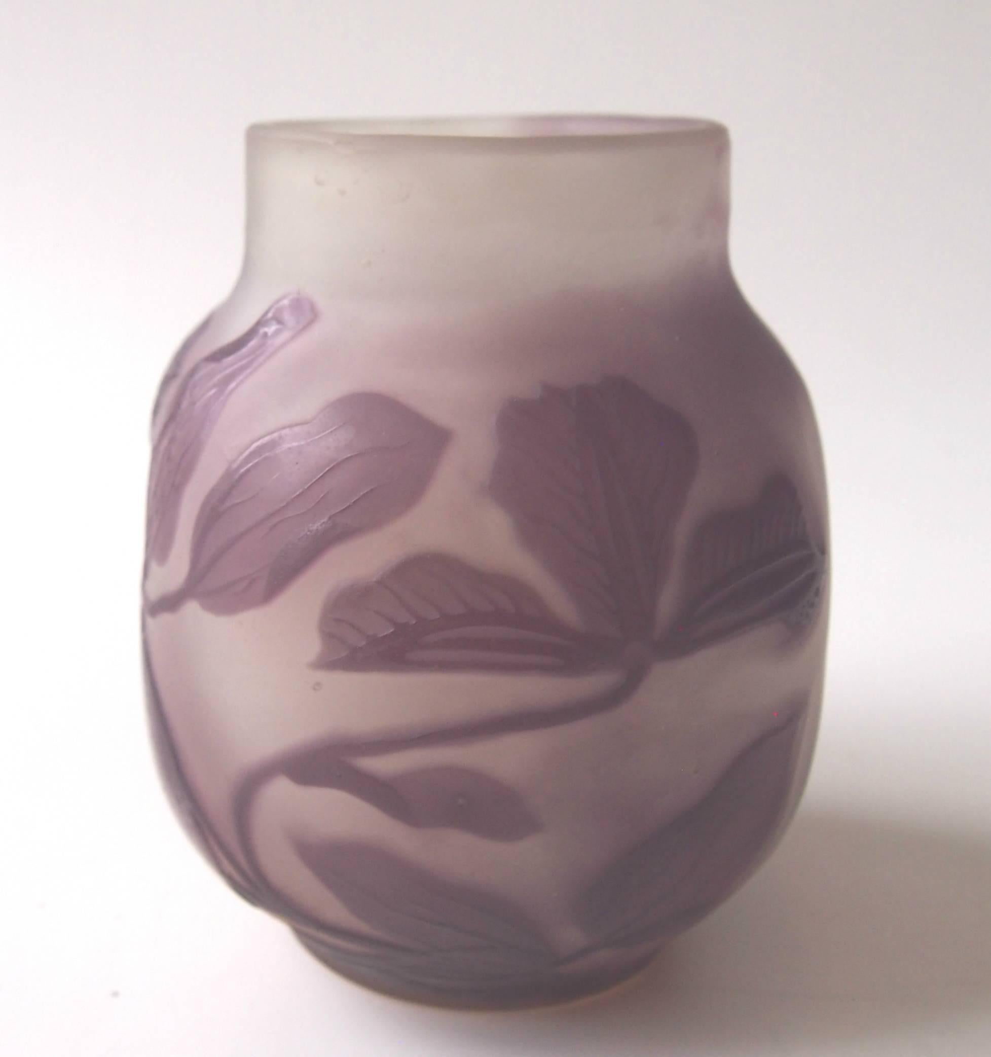 Cute botanical Art Nouveau Emile Galle Cameo vase in purple over clear over blush pink. Depicting blooming and budding clematis. Signed in cameo (image 7).
