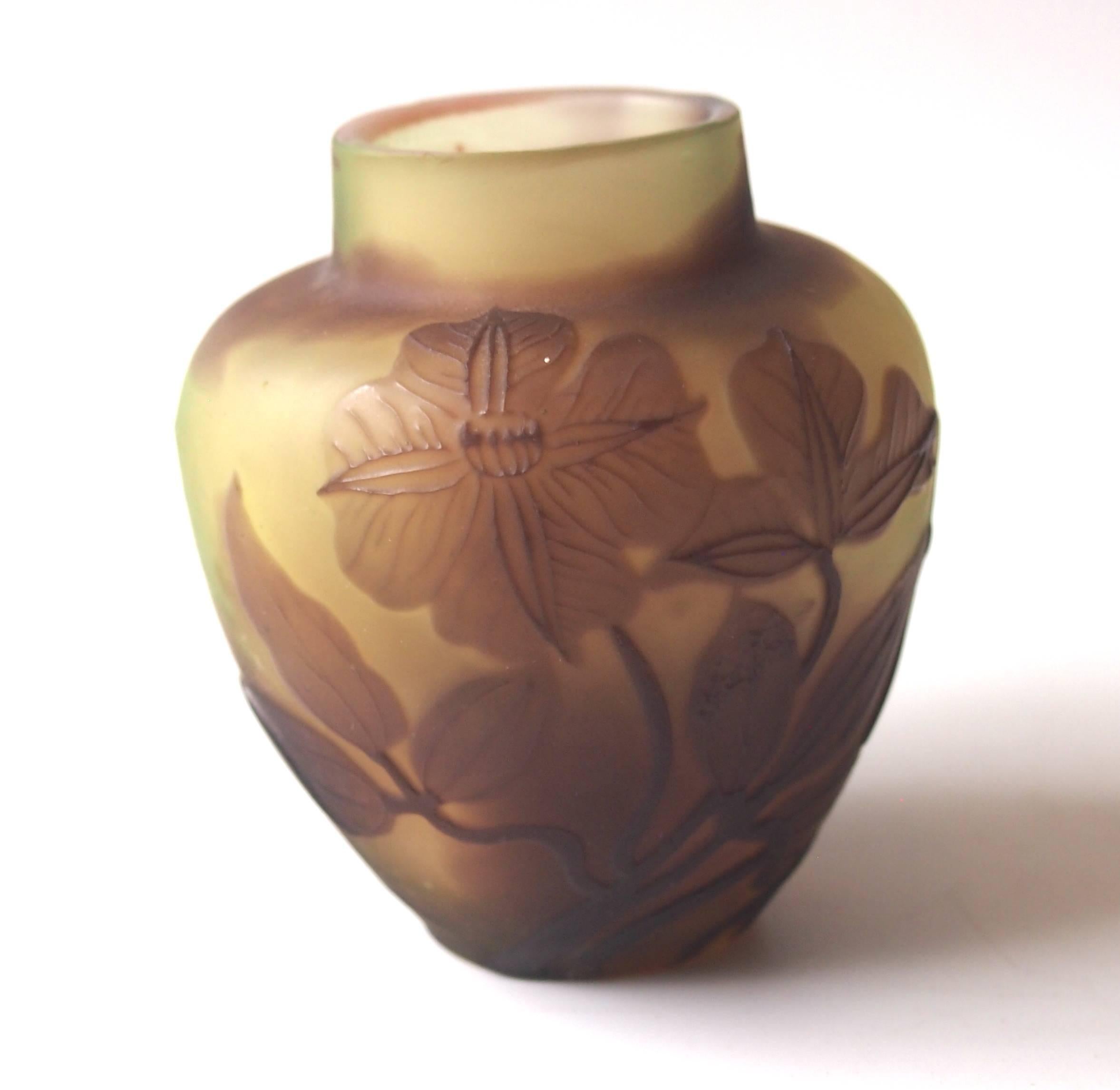 Superb Art Nouveau Emile Galle cameo miniature vase, in purple over greeny yellow depicting stylised blooming cyclamen, signed in cameo. All Emile Galle miniature cameo vases are rare but this is a particularly rare.