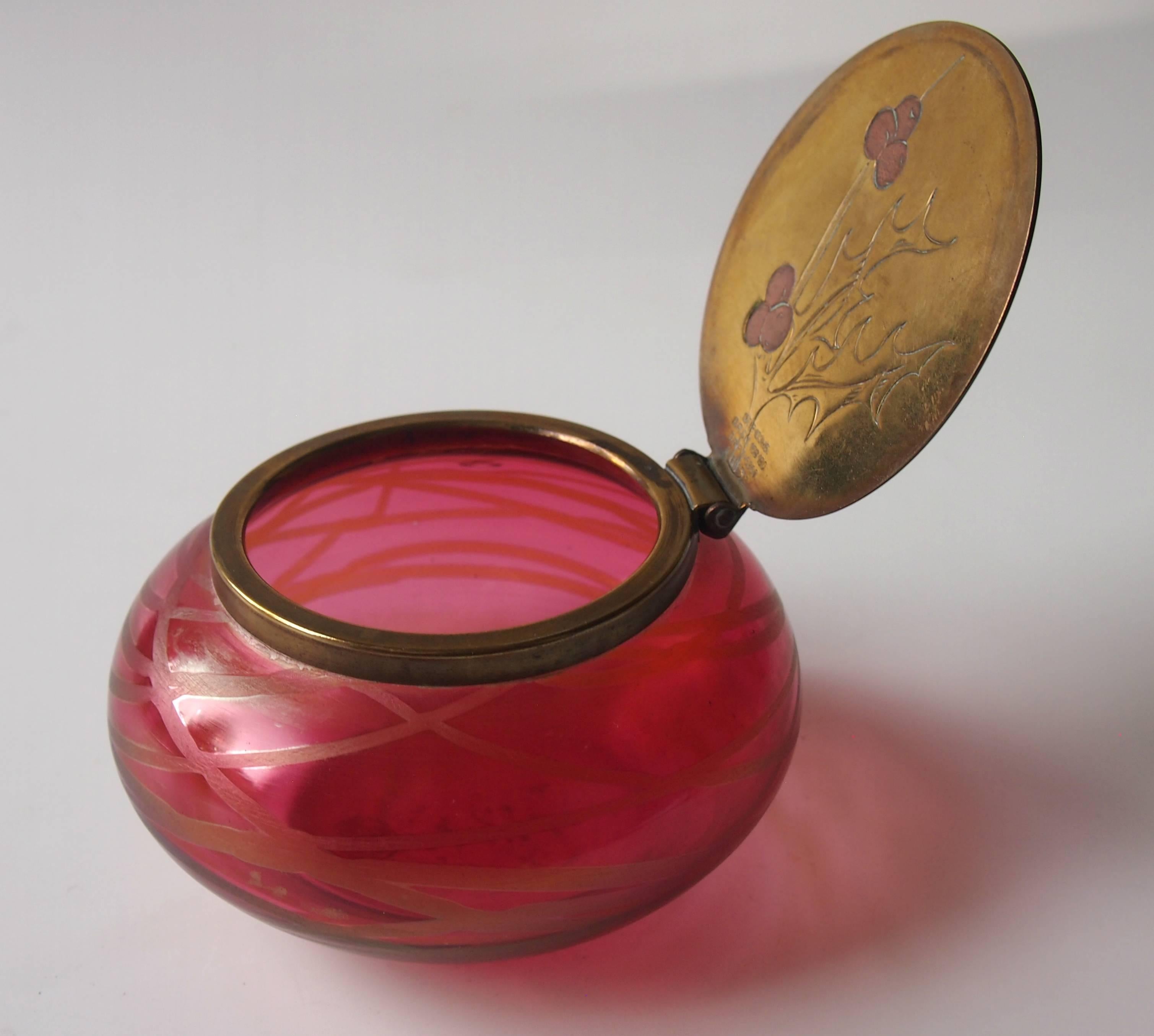 Bohemian Art Nouveau Kralik Red Banded Glass Desk Tidy with Holly Decoration In Good Condition For Sale In London, GB