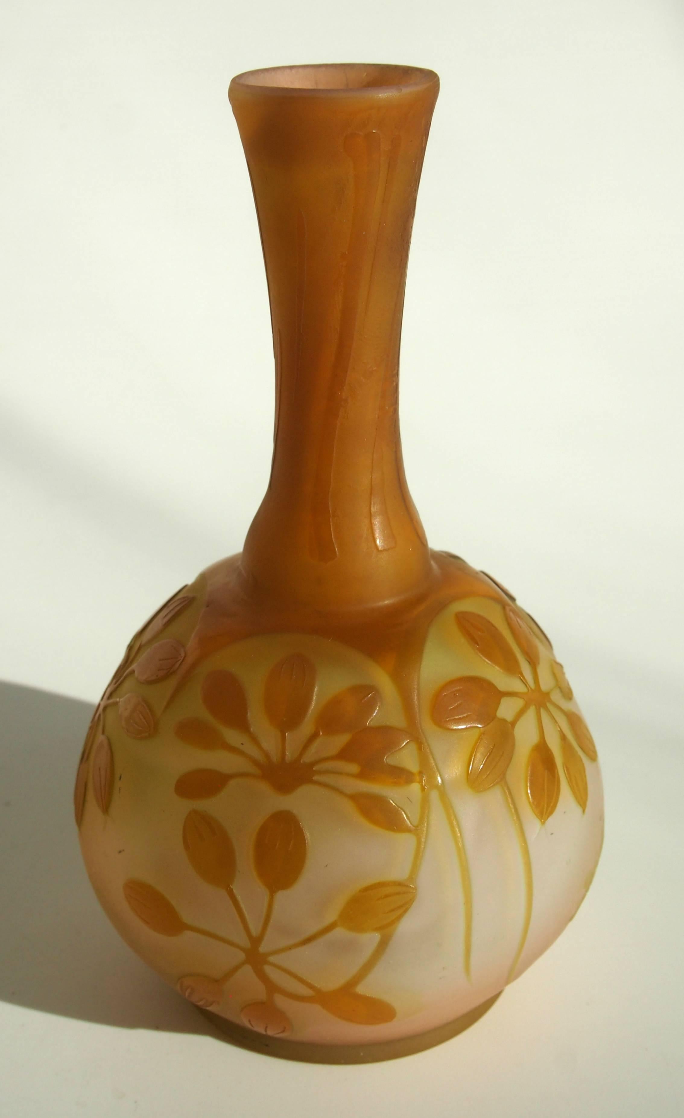 Art Nouveau Emile Galle Stylized Botanical Cameo Vase In Excellent Condition In London, GB