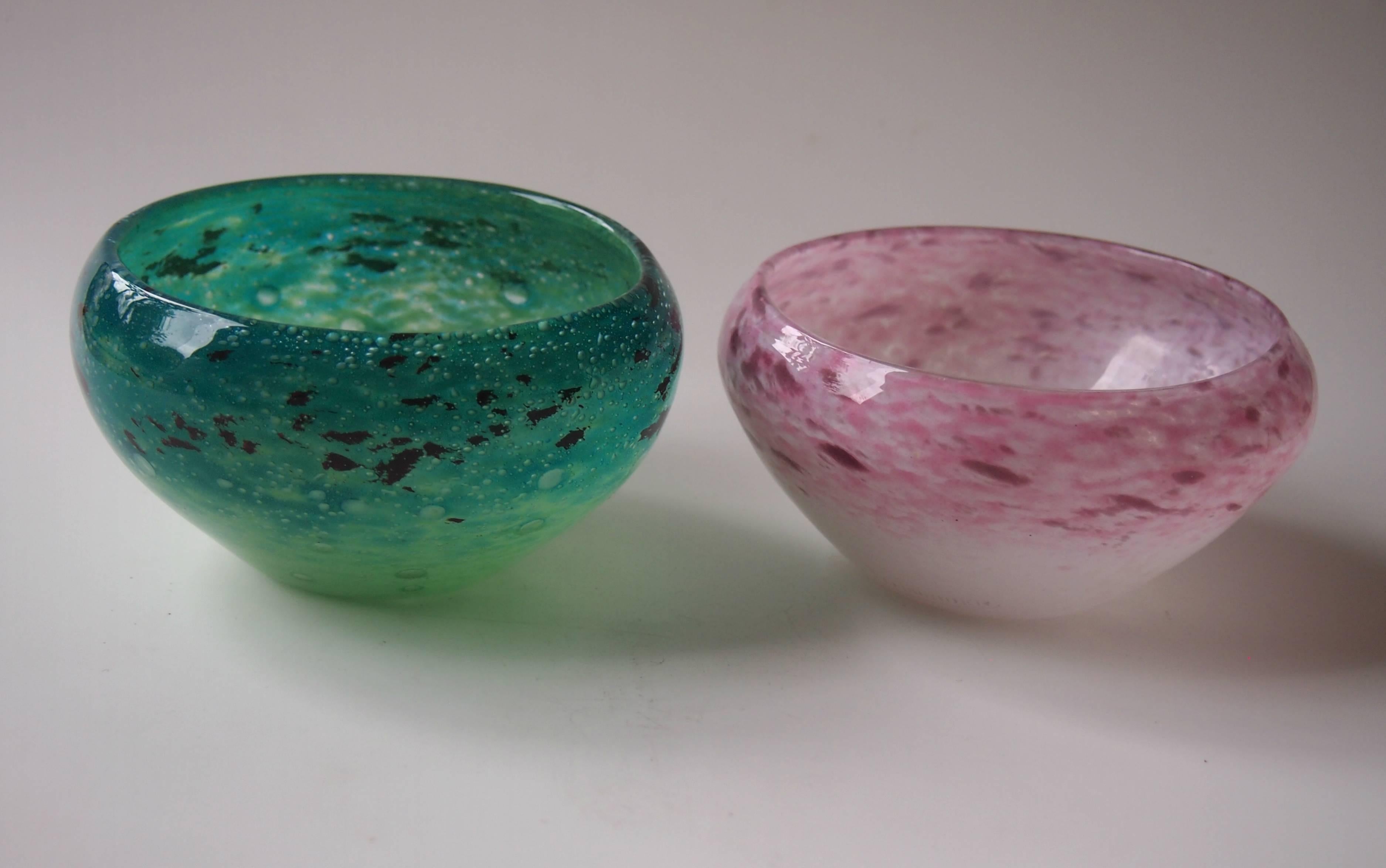 Rare pair of classic French 'Jade' glass bowls by Schneider; one in white, pinks and purples and one in greens and purple with controlled bubbles. Only the pink one appears to be signed (Picture 8). This glass technique (usually called 'Jade') was