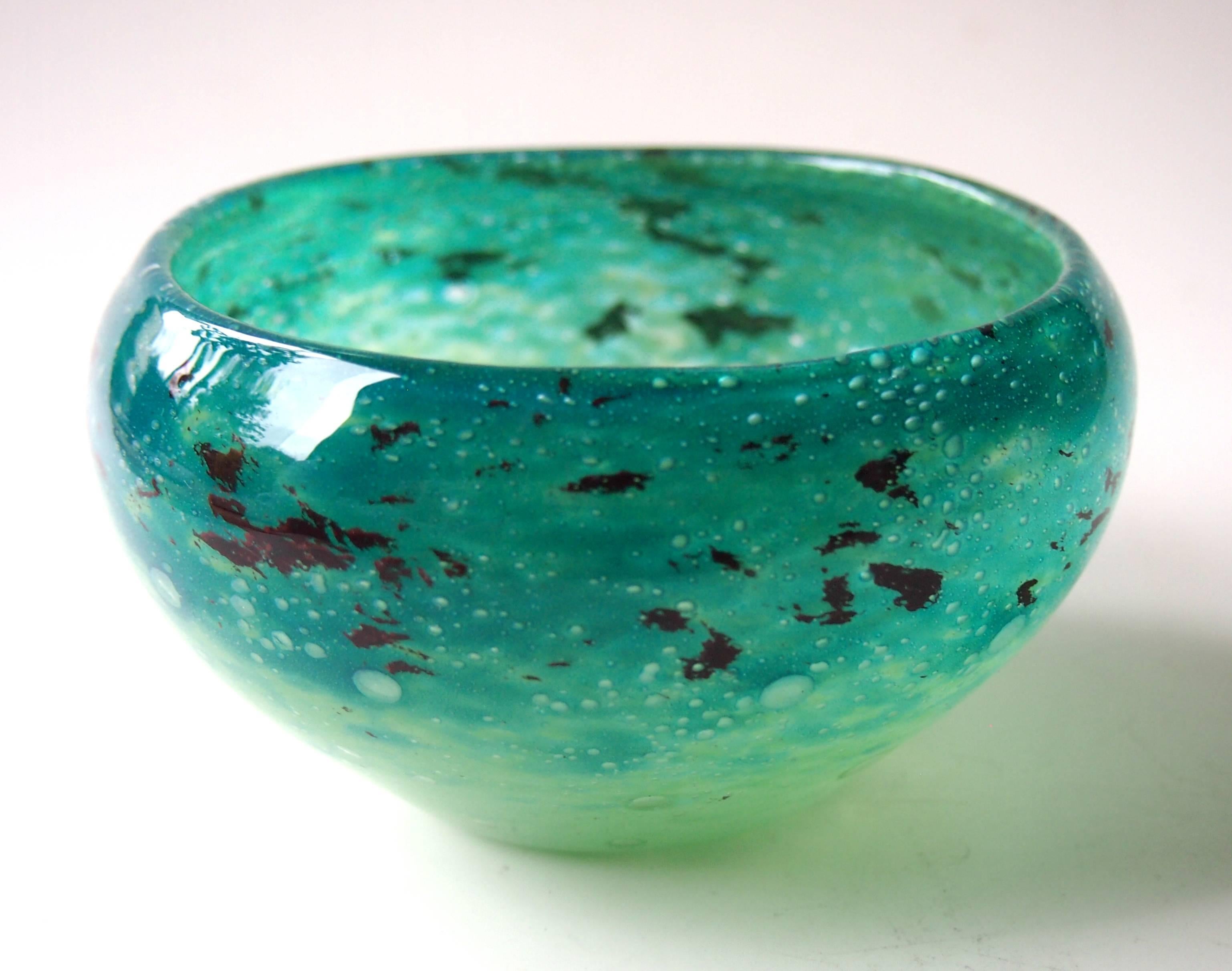 Early 20th Century French Art Deco Matched Pair of Schneider 'Jade' Glass Bowls circa 1920 For Sale