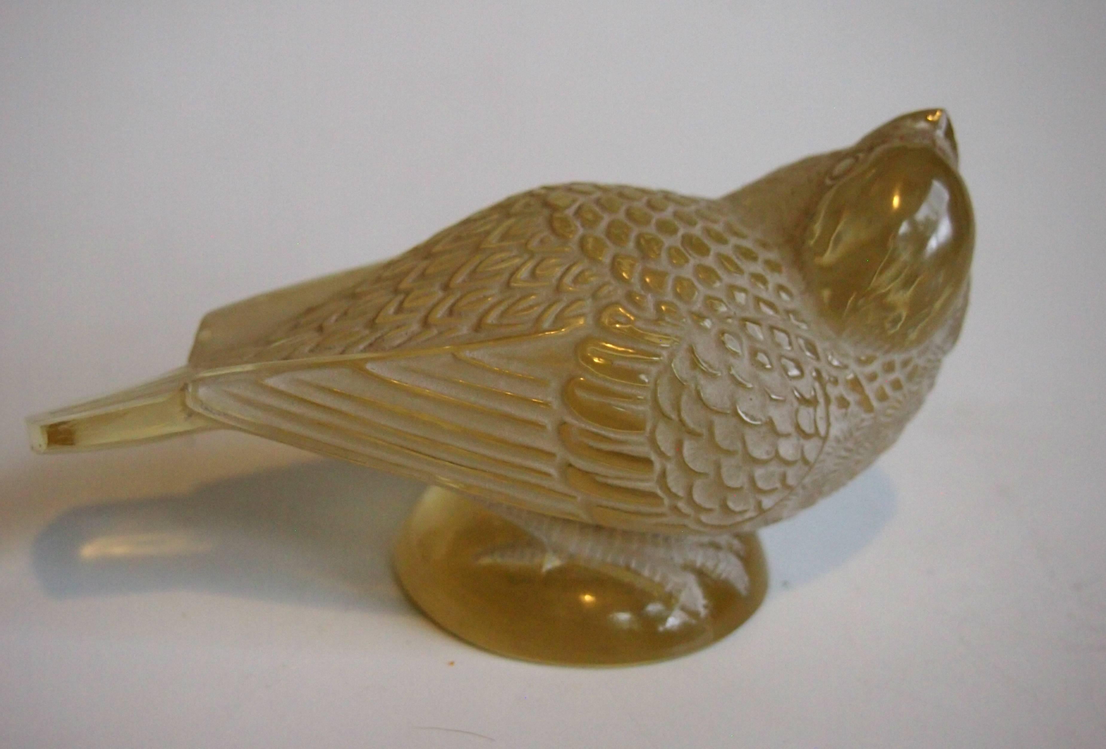 French Art Deco Rene Lalique Yellow Glass Chardonneret Moqueur 1931 In Good Condition For Sale In London, GB