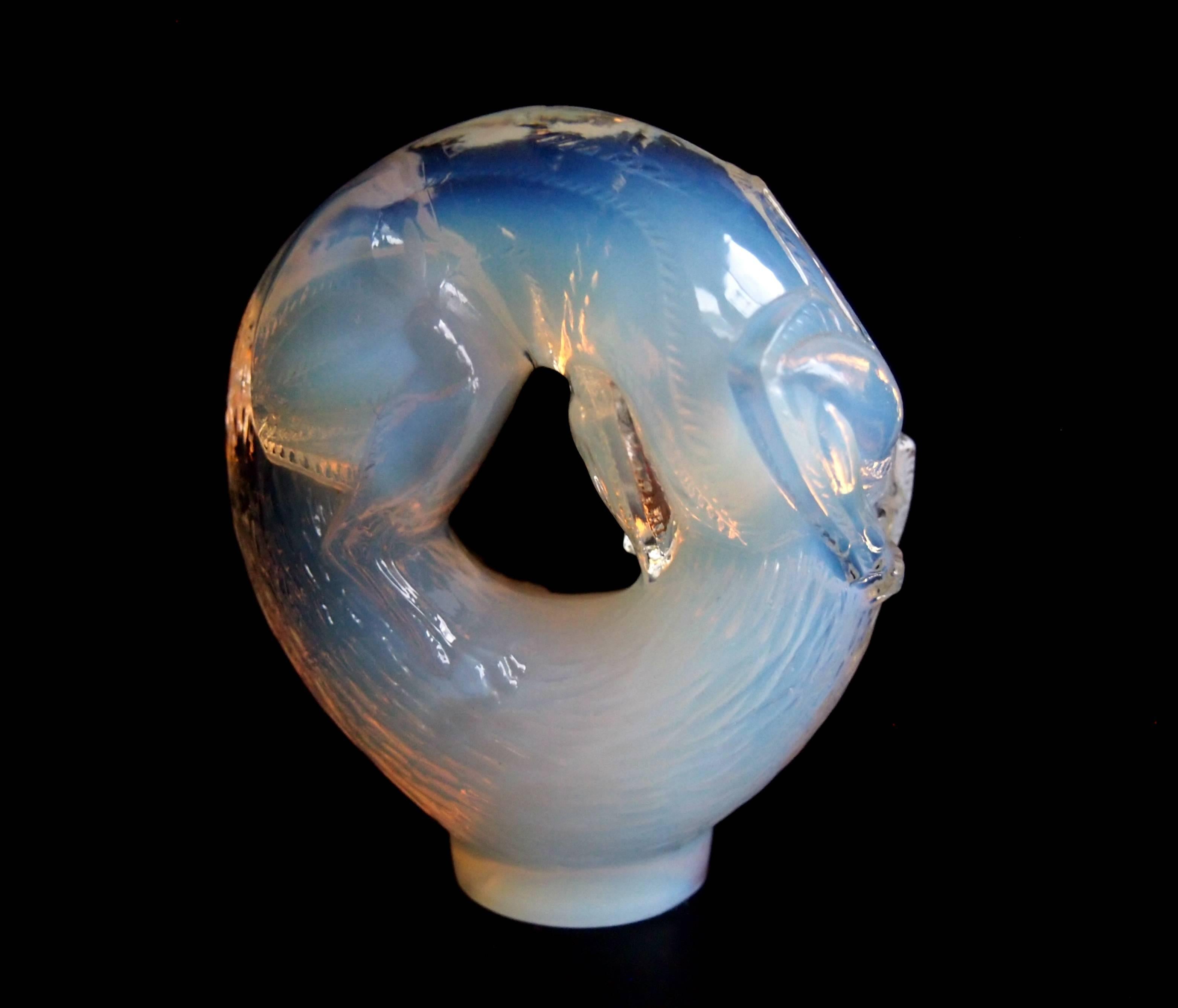 French Rene Lalique Art Deco Opal Glass Alaska Cachet 1931 In Good Condition For Sale In London, GB