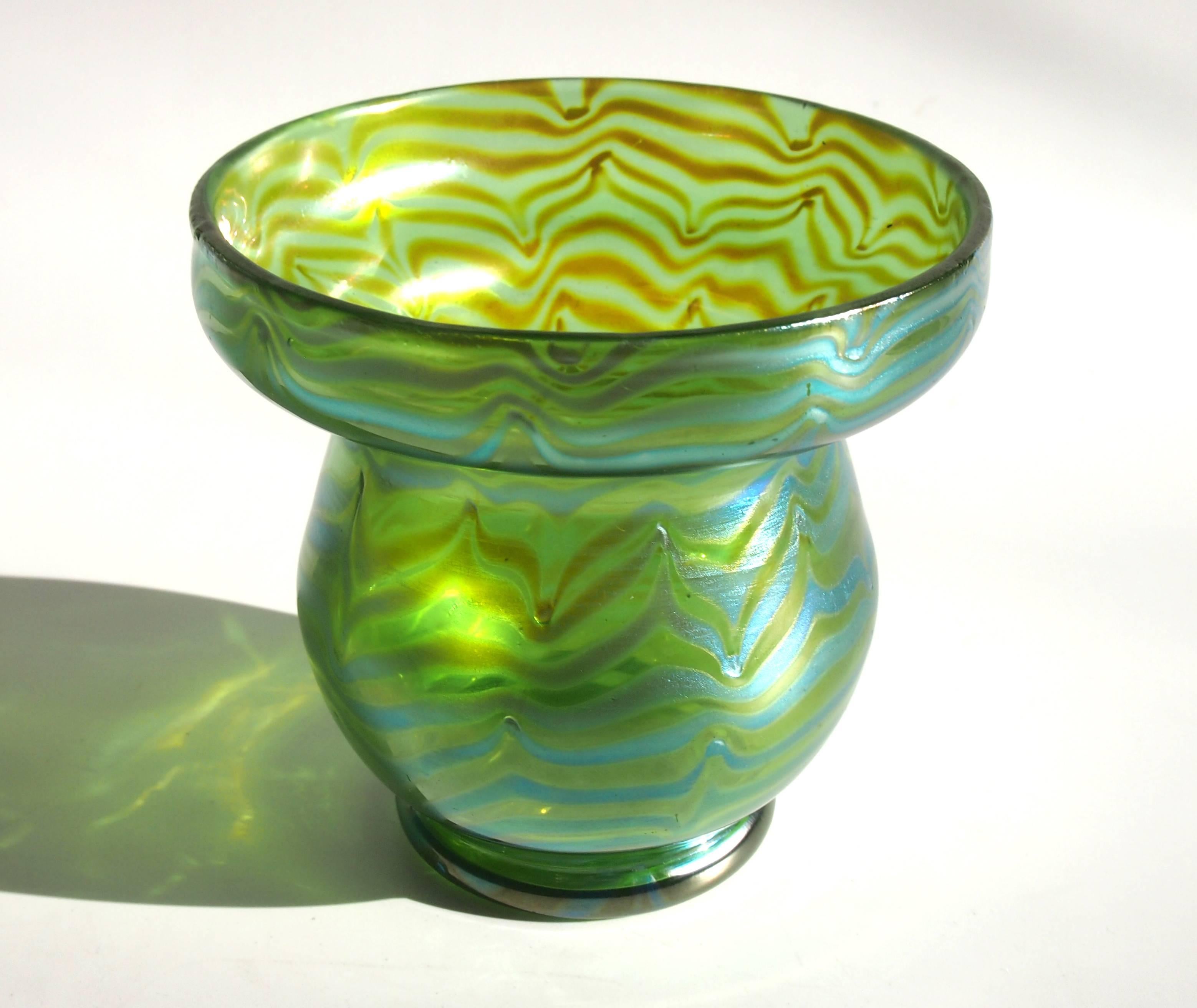 Dramatic Art Nouveau flared top Loetz 'Leaf Green' Phaenomen 85/3780 vase made exclusively for the retailer Bacalowitz (one of the two top glassware retailers in Vienna). This design has a complex and beautifull pattern of silver bands 'combed' over