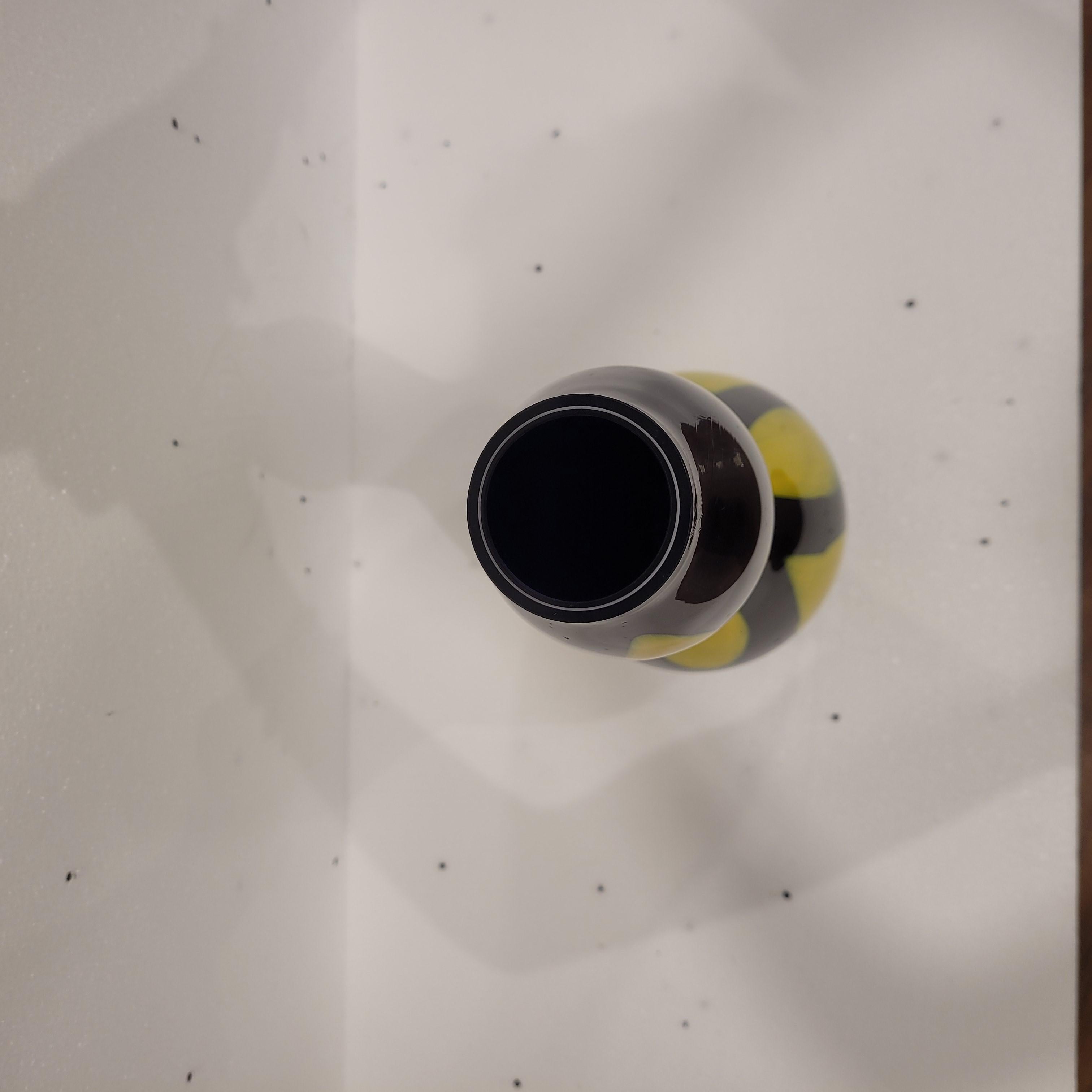 Italie Vase noir et jaune Murano, milieu du siècle, verre soufflé en vente 2