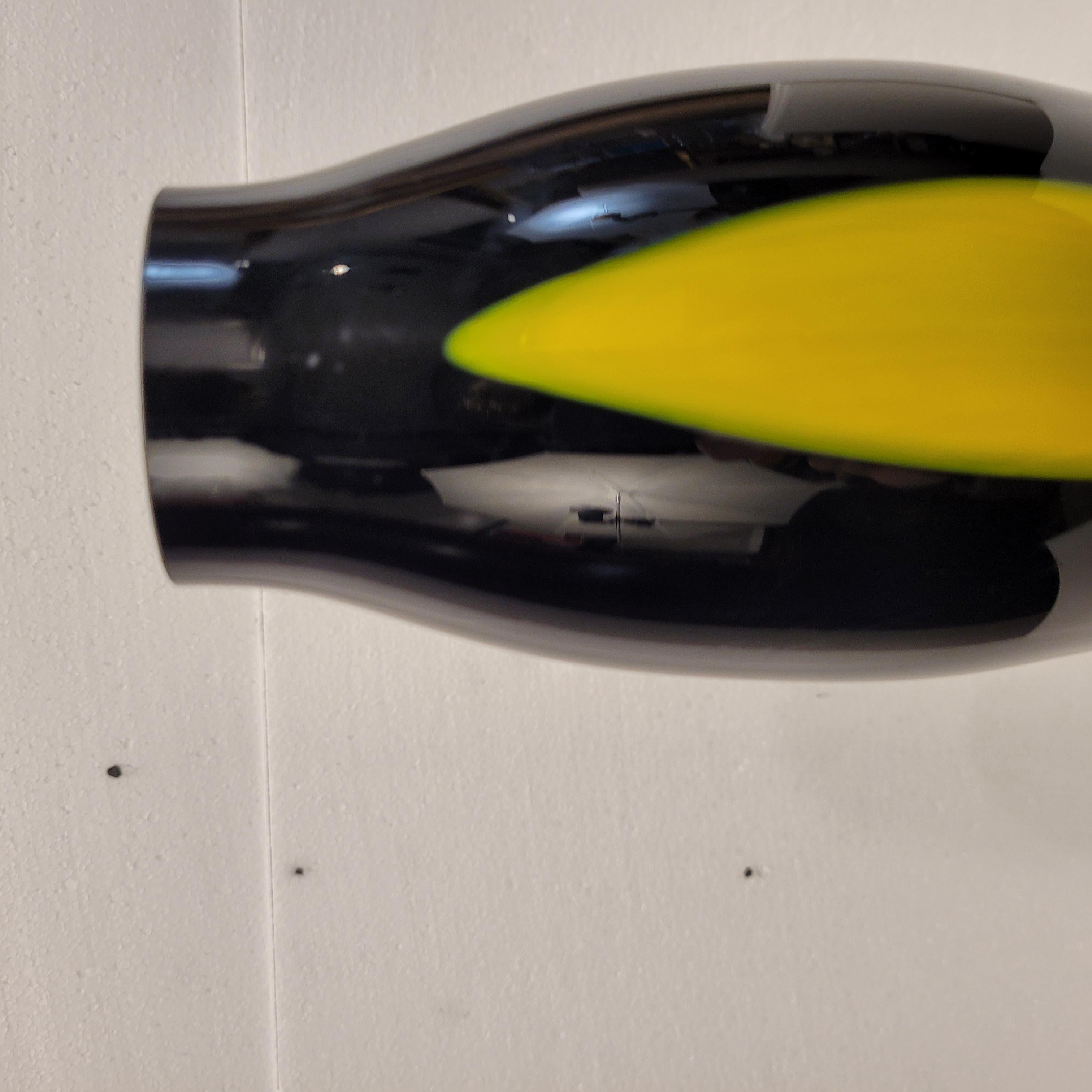 Italie Vase noir et jaune Murano, milieu du siècle, verre soufflé en vente 5