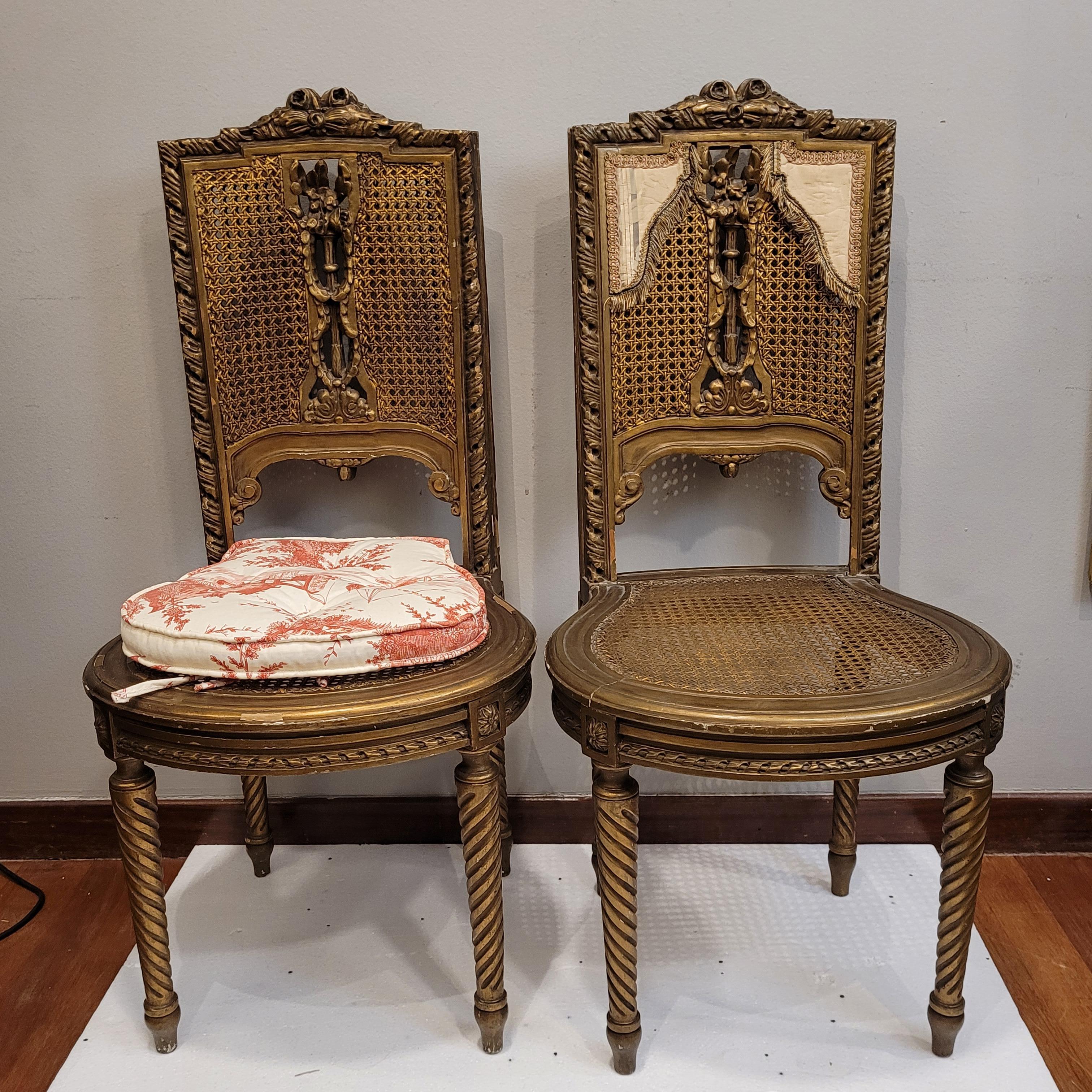 Fatto a mano Set di 2 sedie francesi Napoleone III, in legno intagliato e dorato in vendita
