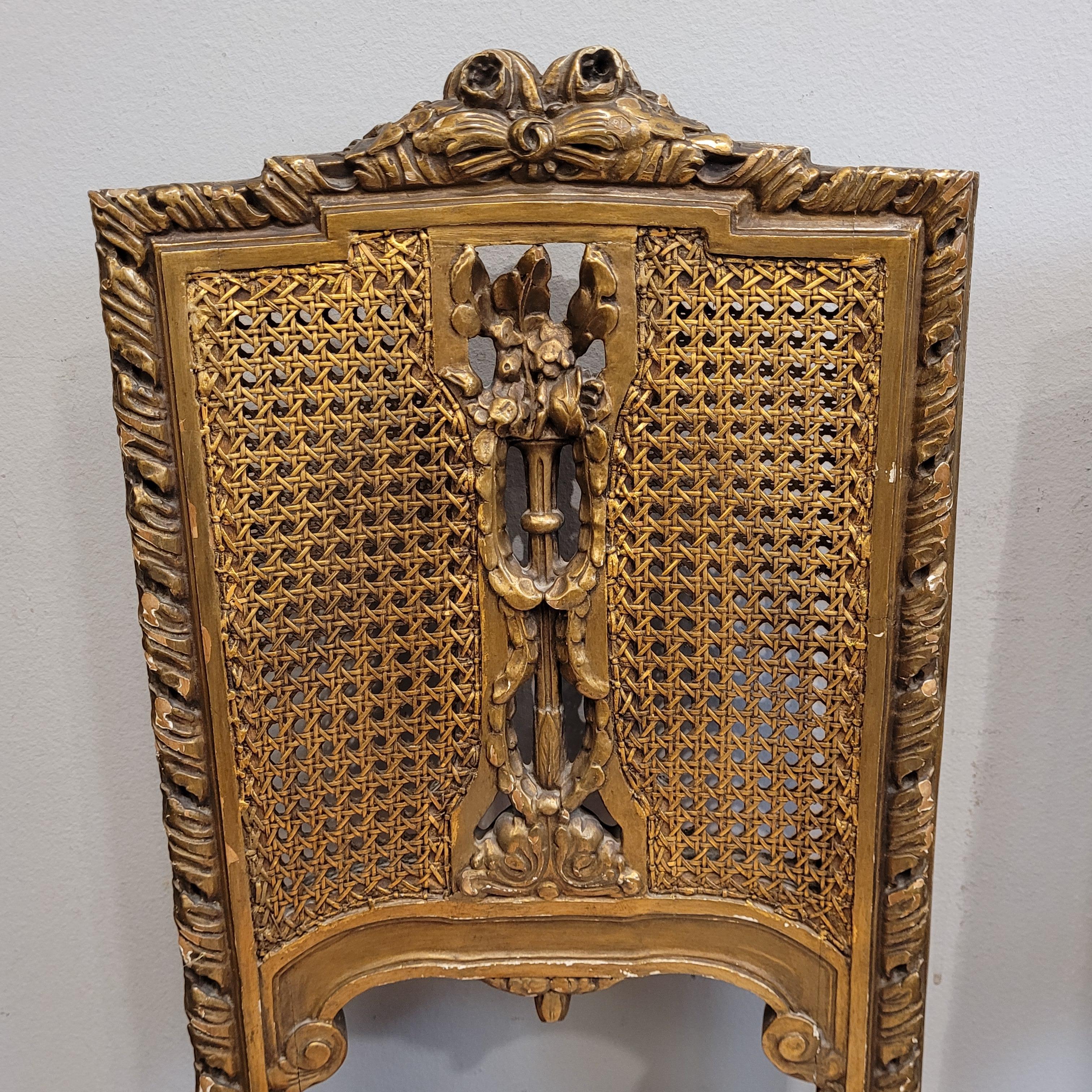 Set di 2 sedie francesi Napoleone III, in legno intagliato e dorato In condizioni buone in vendita a Valladolid, ES