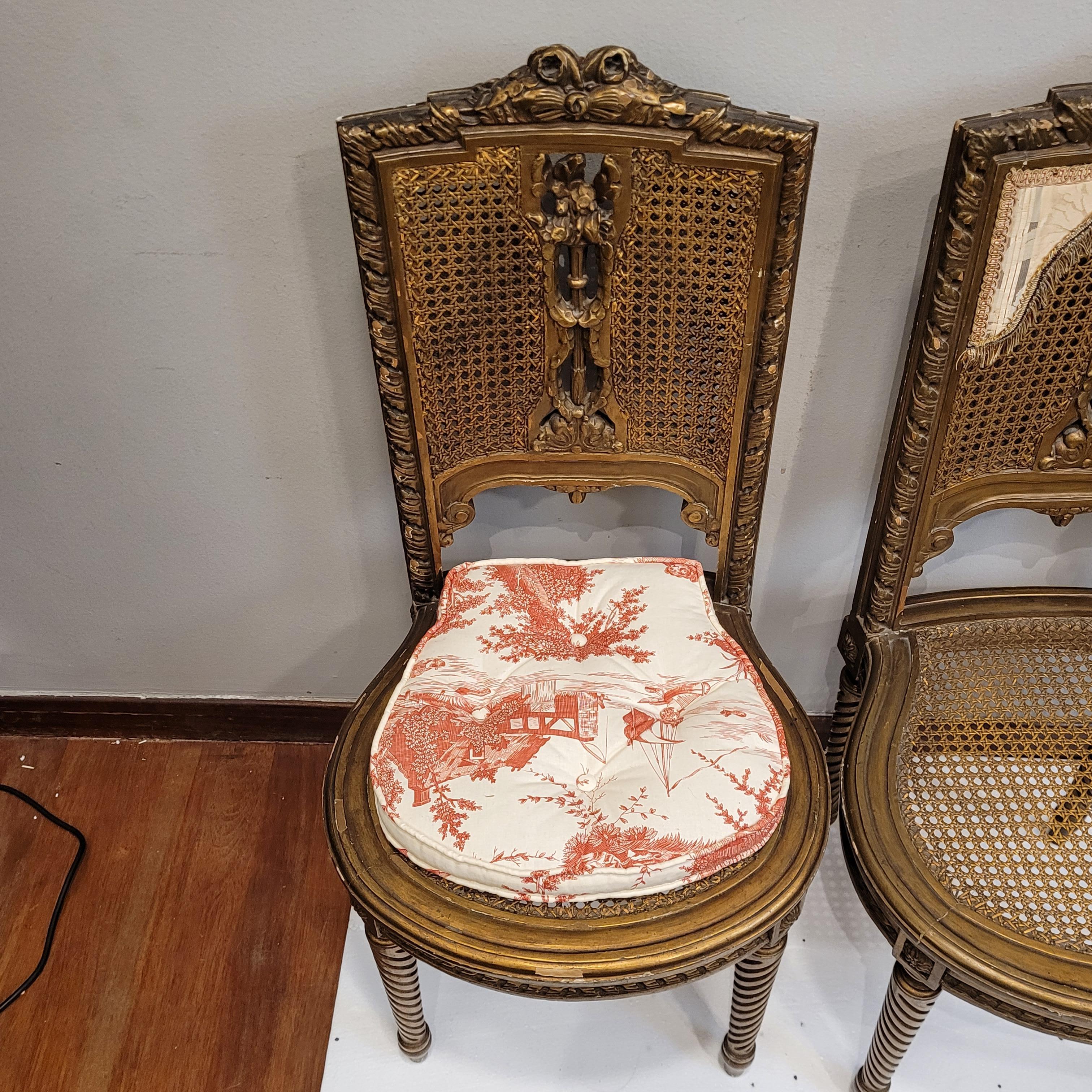 Set di 2 sedie francesi Napoleone III, in legno intagliato e dorato in vendita 1
