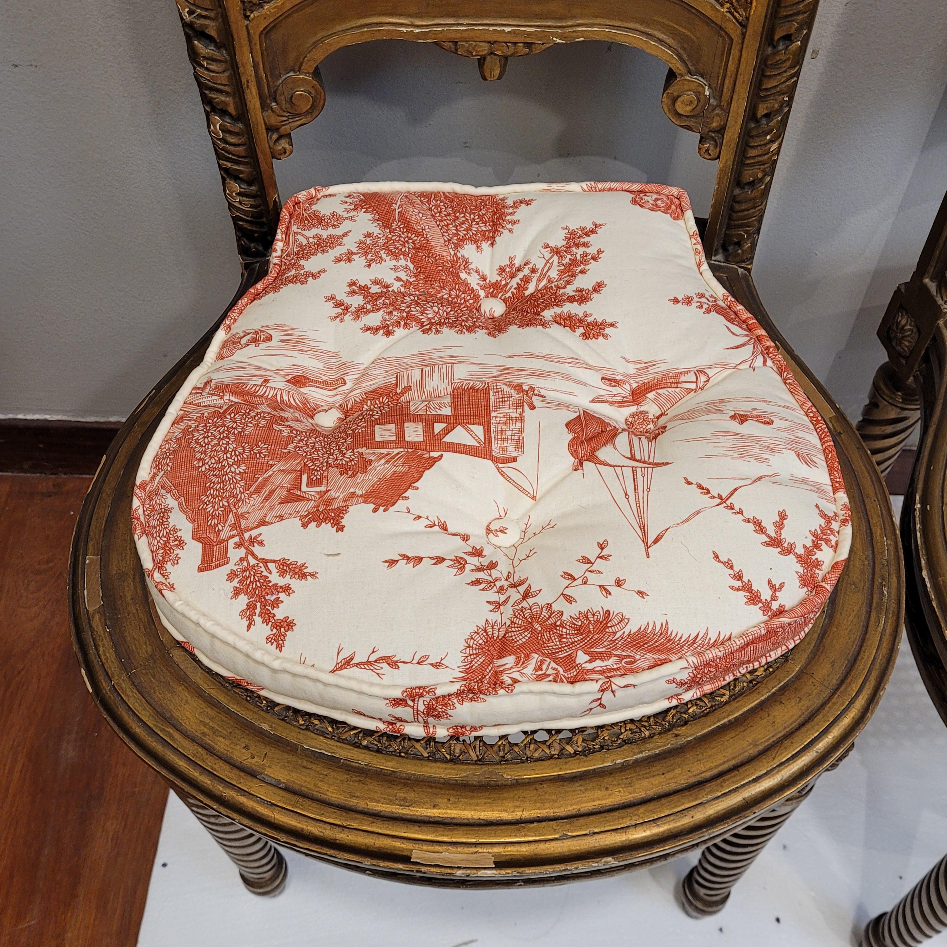 Fine XIX secolo Set di 2 sedie francesi Napoleone III, in legno intagliato e dorato in vendita