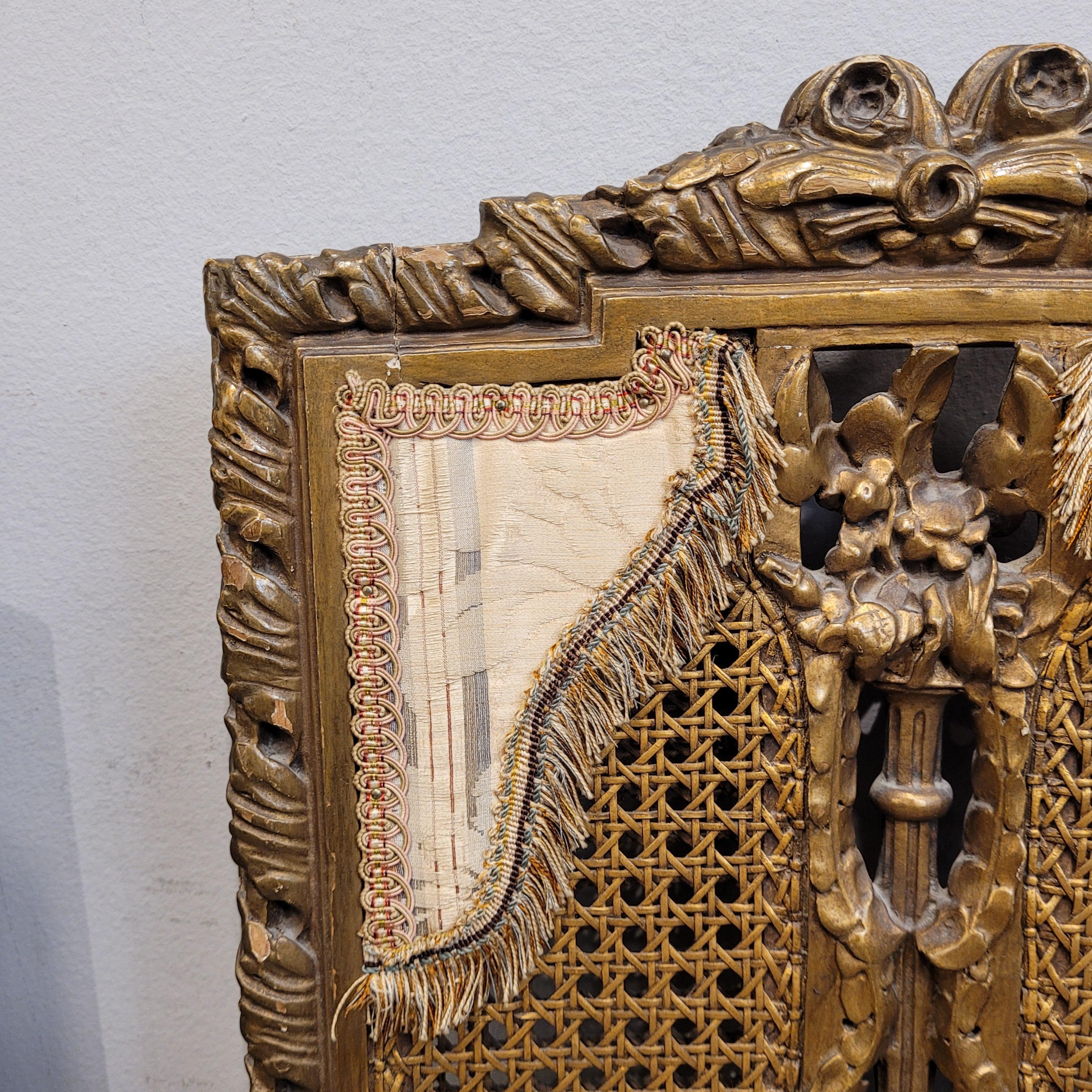 Set di 2 sedie francesi Napoleone III, in legno intagliato e dorato in vendita 9