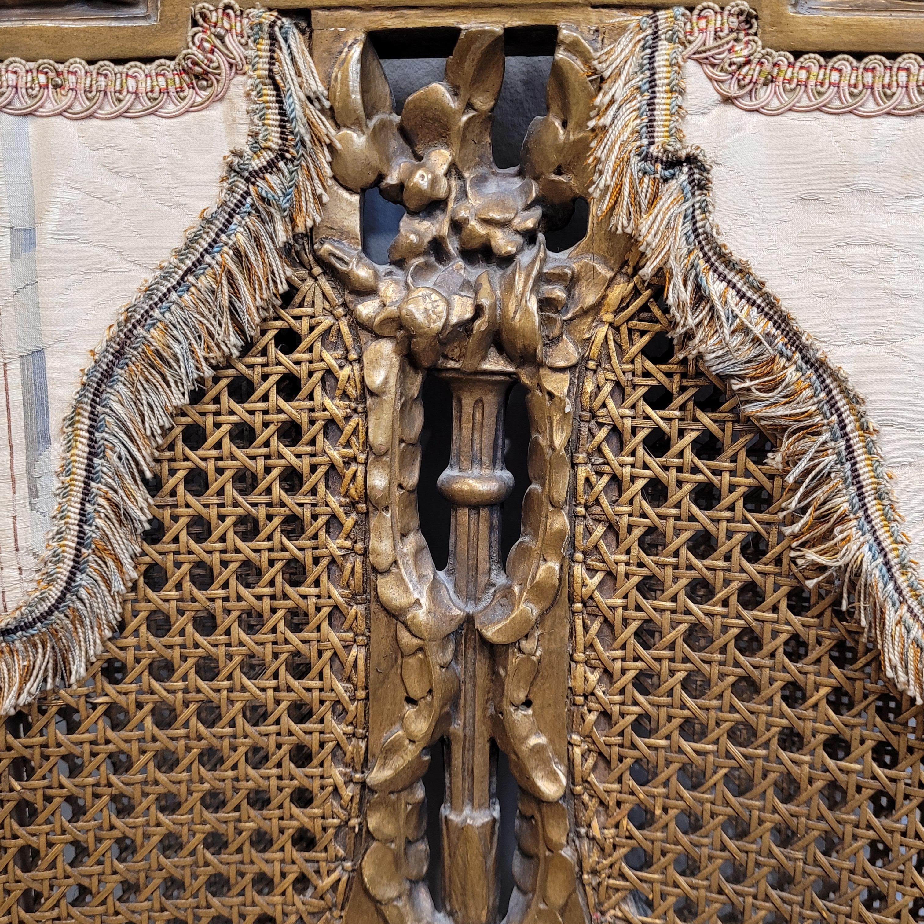 Set di 2 sedie francesi Napoleone III, in legno intagliato e dorato in vendita 10