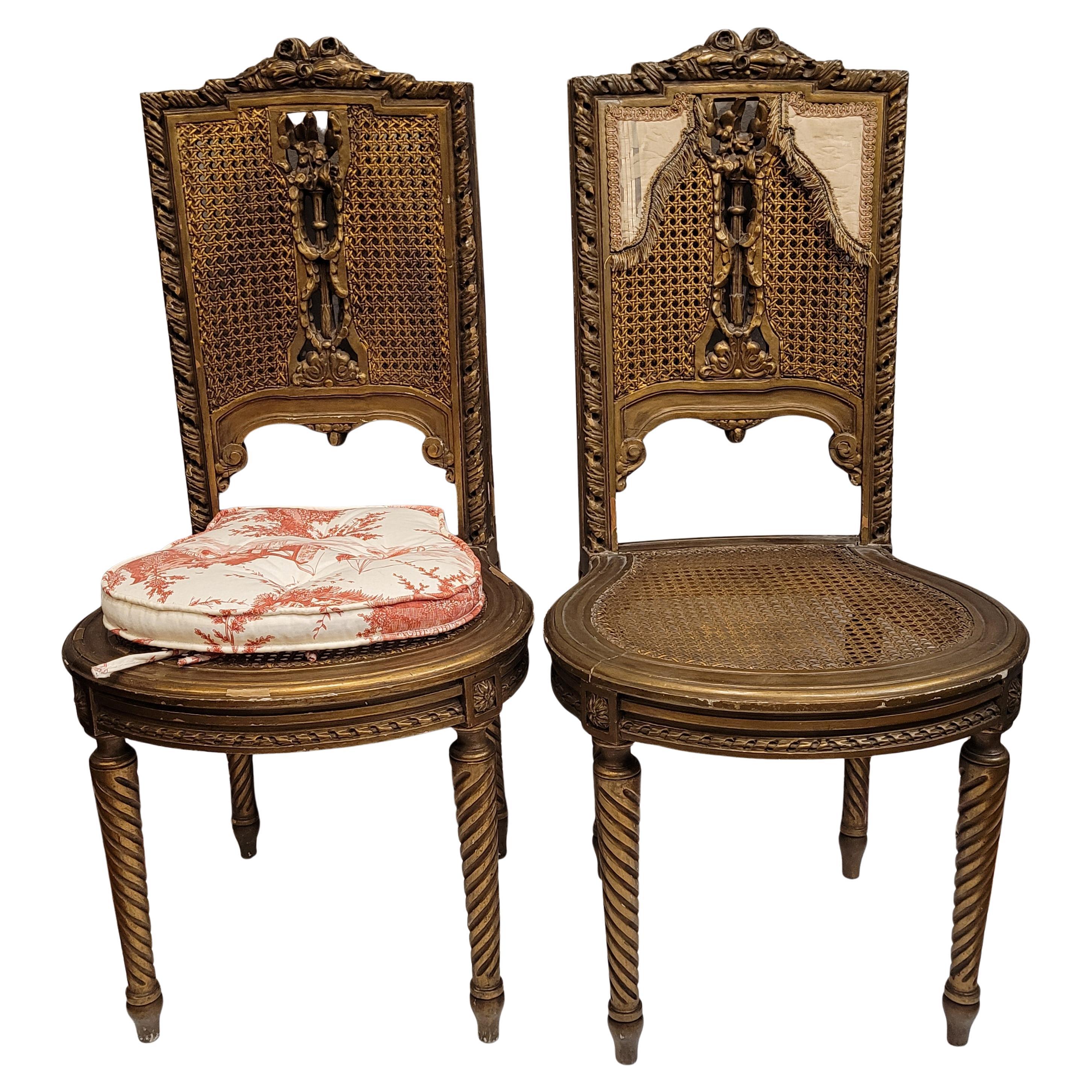 Set di 2 sedie francesi Napoleone III, in legno intagliato e dorato in vendita