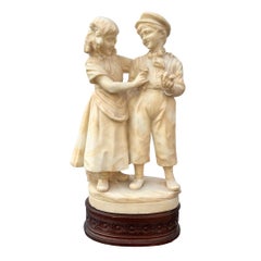 Escultura de estilo Art Nouveau «Pareja de niños», de alabastro, firmada por Eugenio Battiglia, Italia